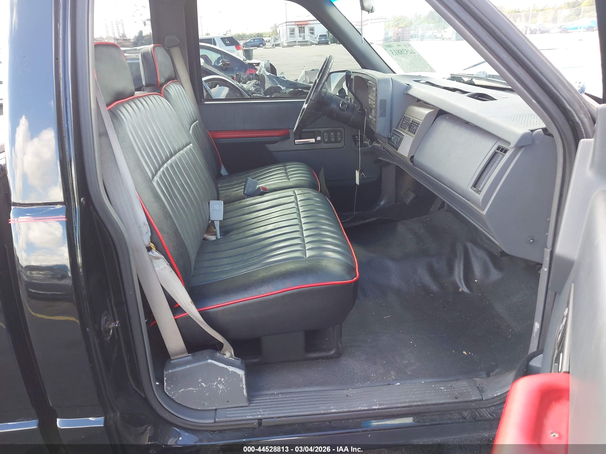 CHEVROLET GMT-400 image 5