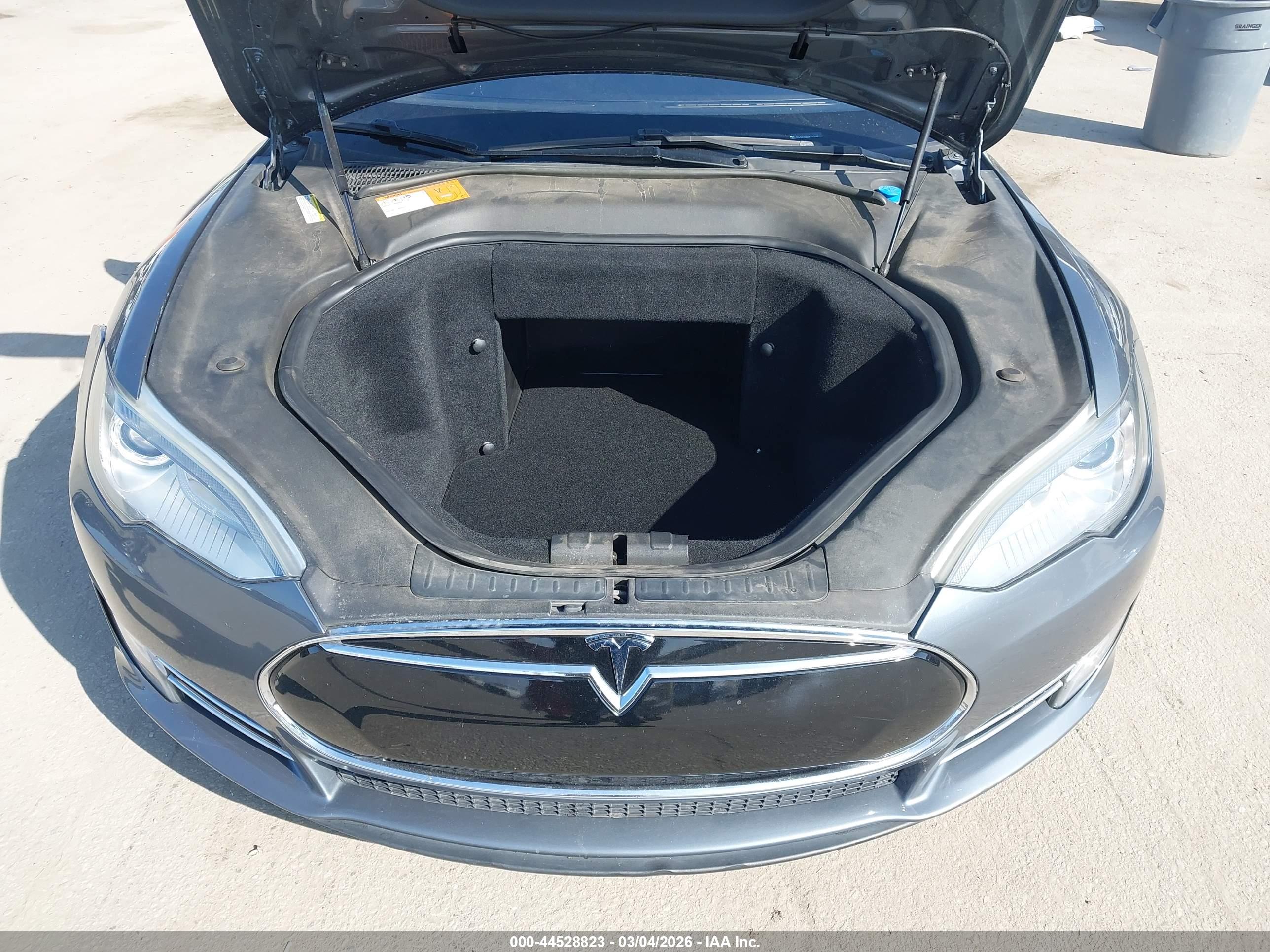TESLA MODEL image 10