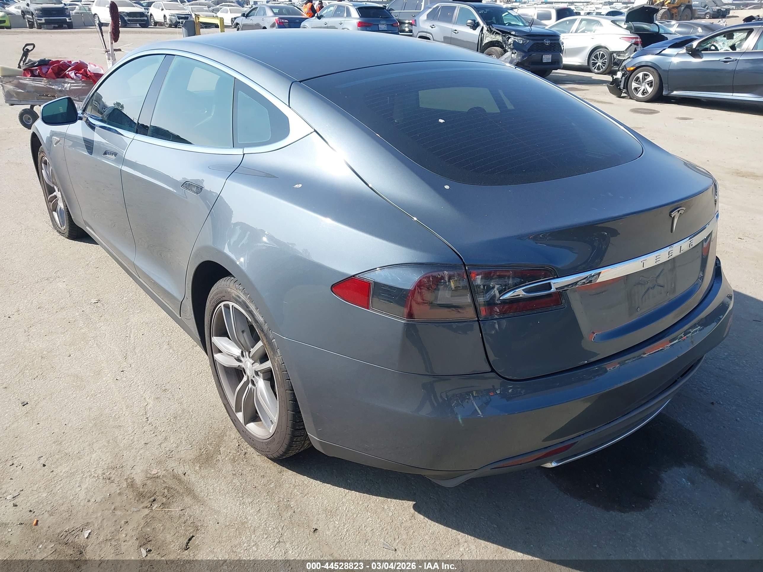 TESLA MODEL image 3