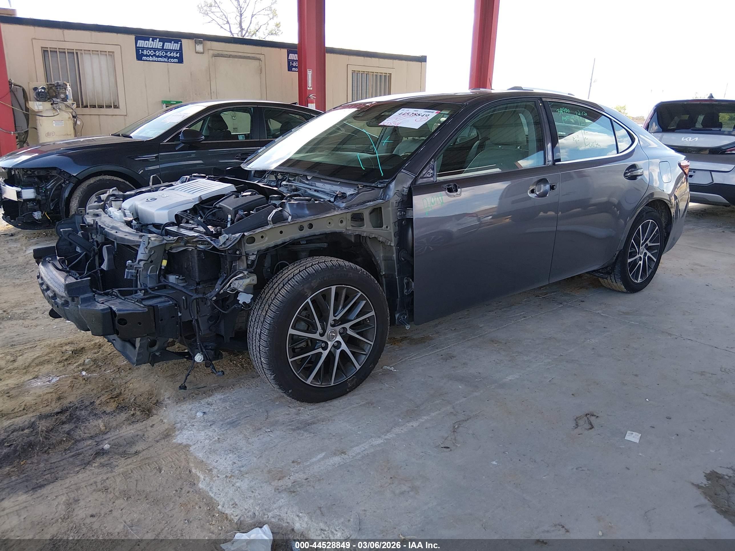 LEXUS ES image 2