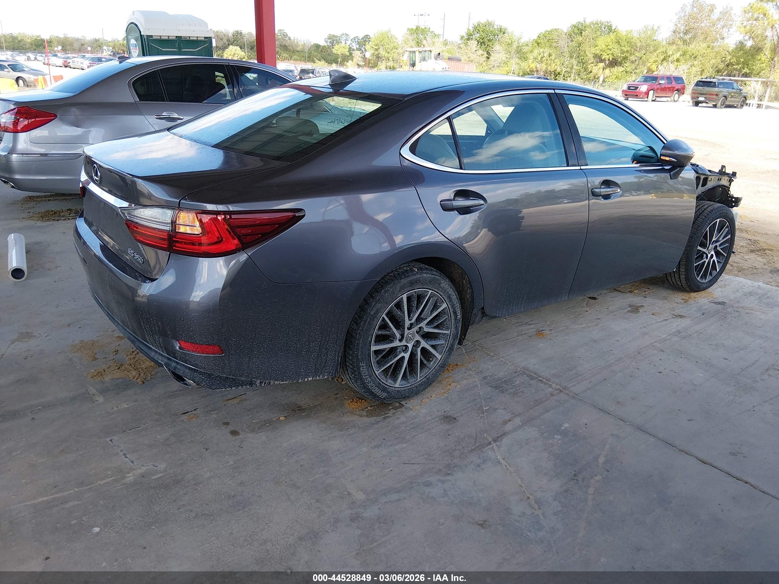 LEXUS ES image 4