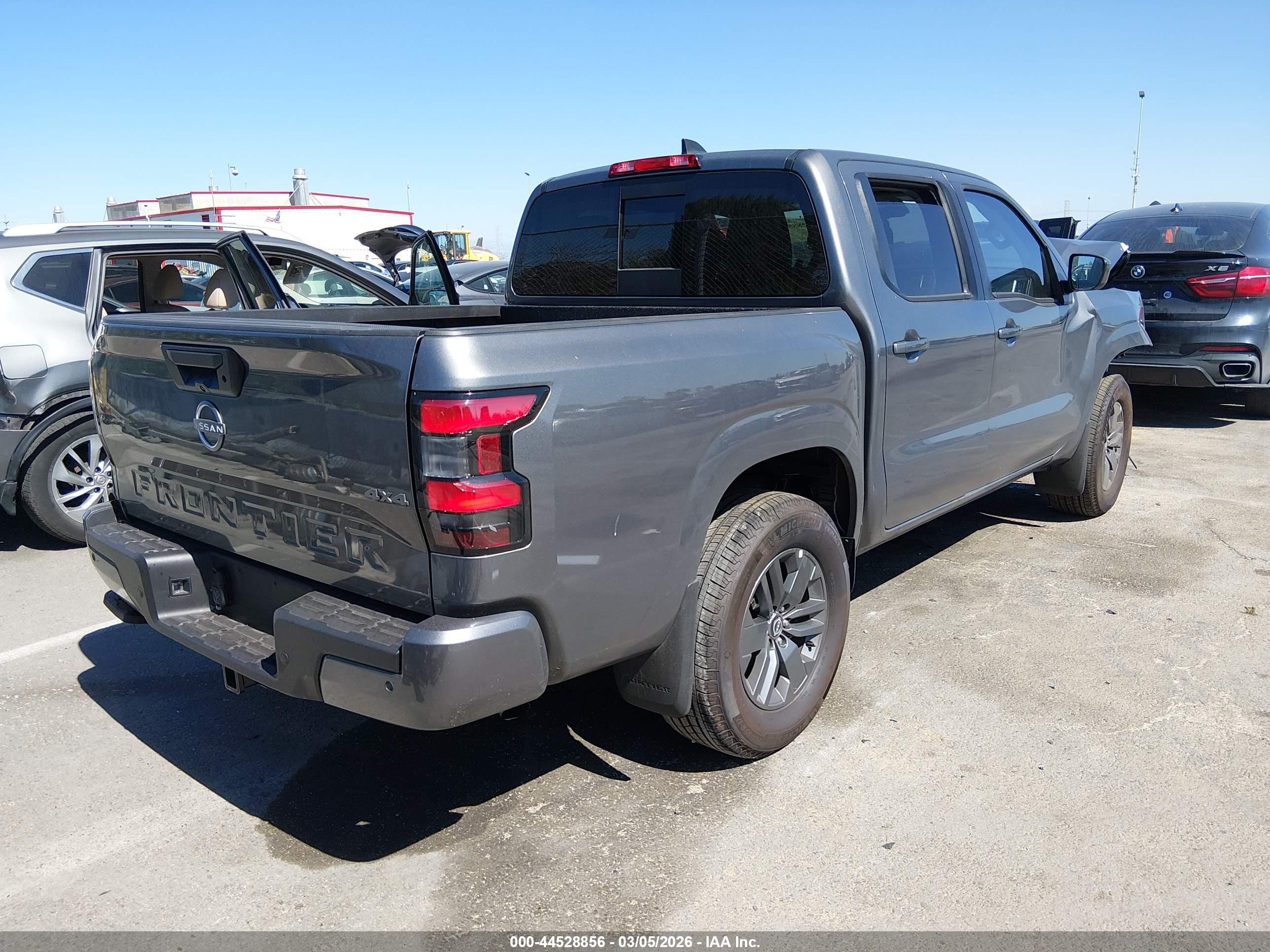 NISSAN FRONTIER image 4