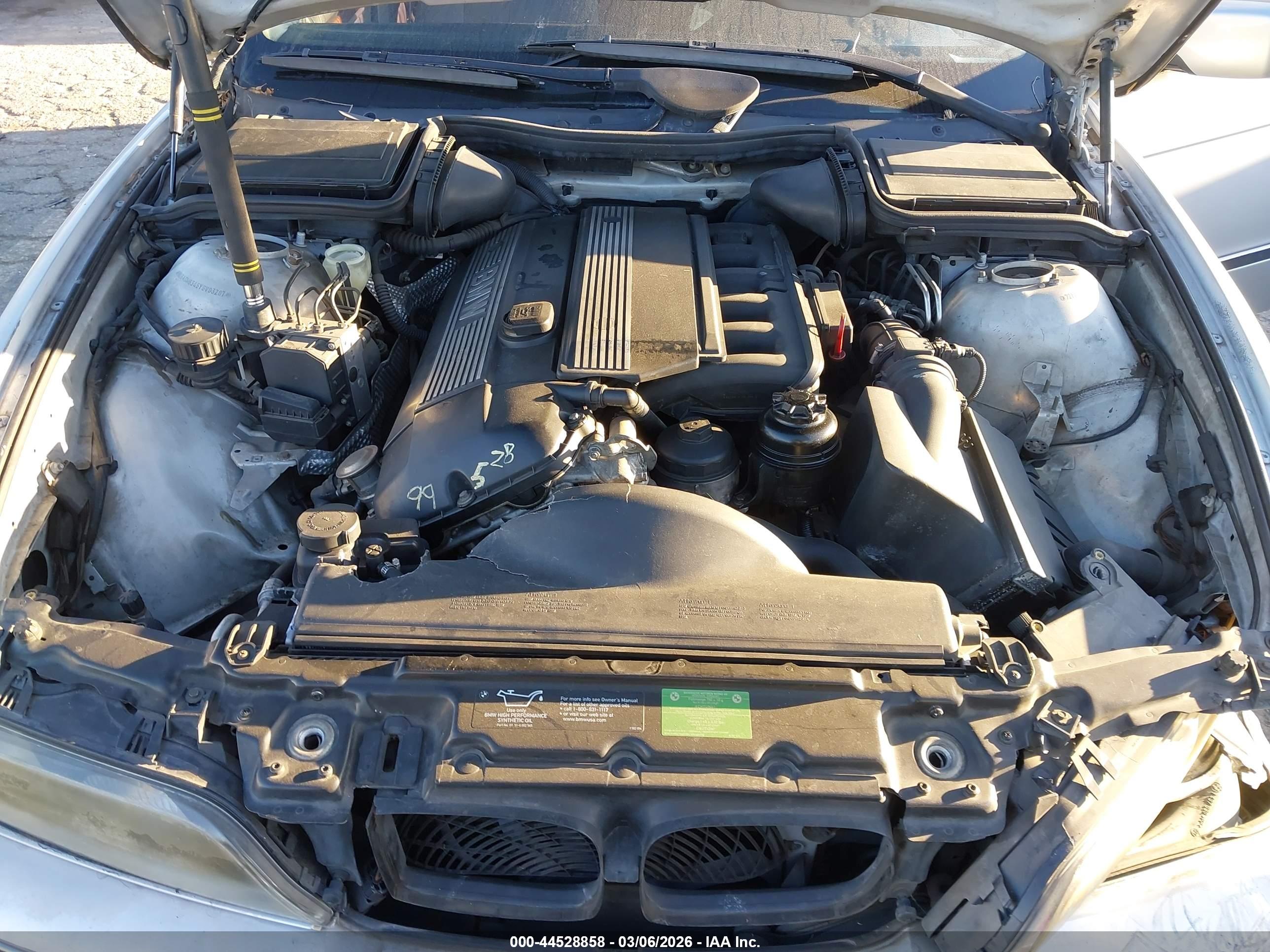 BMW 528IA image 10