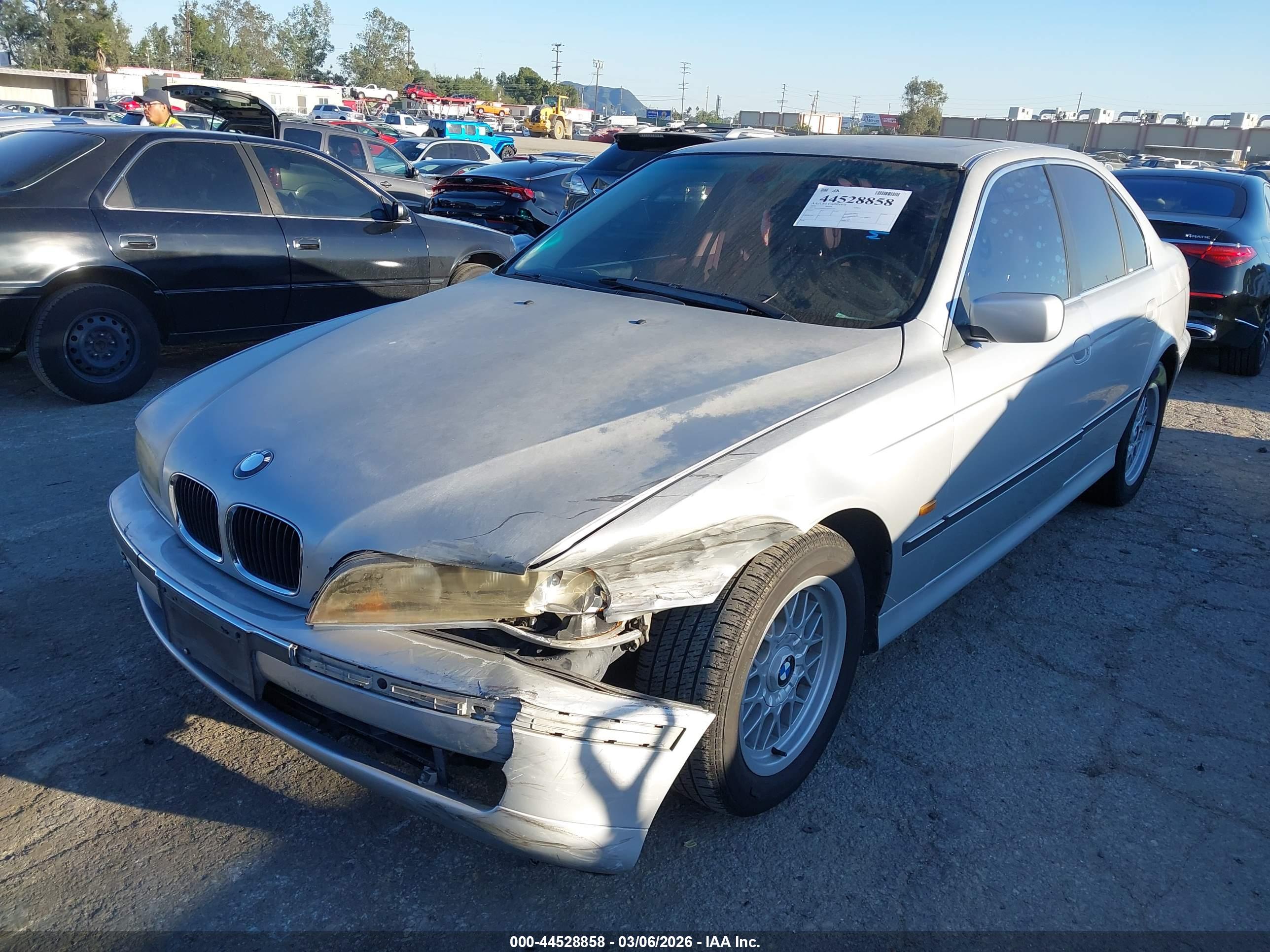 BMW 528IA image 2