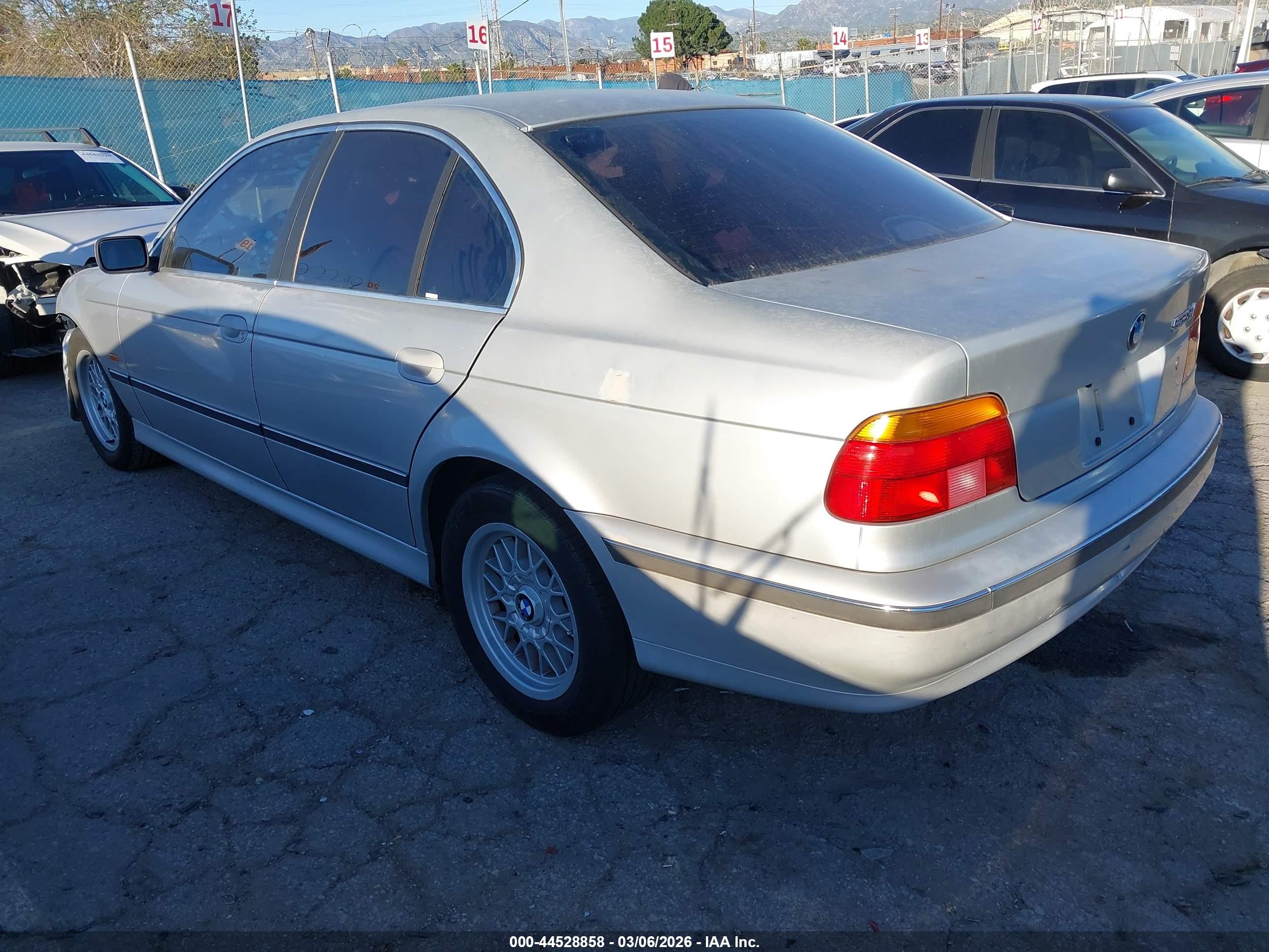 BMW 528IA image 3