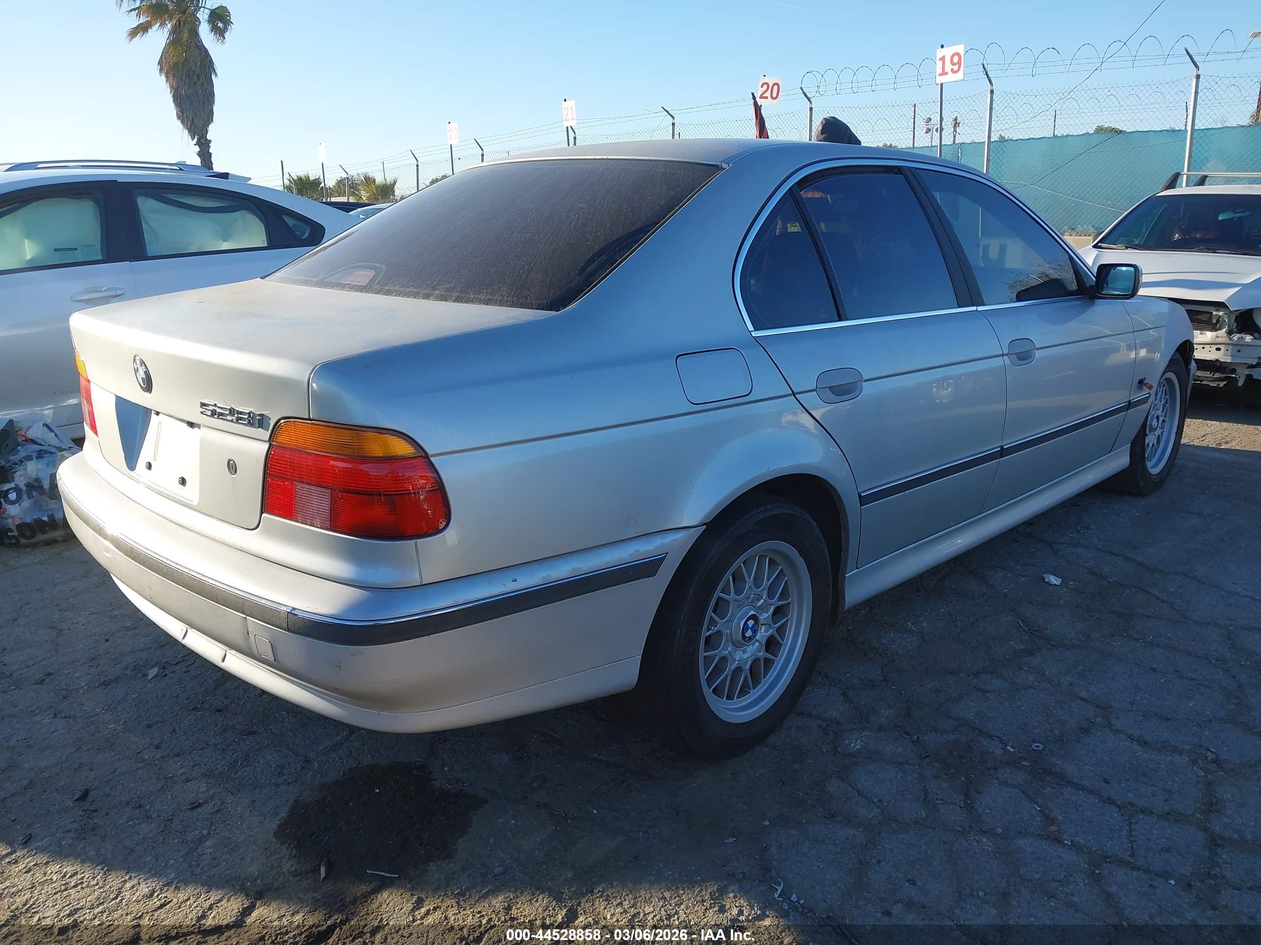 BMW 528IA image 4
