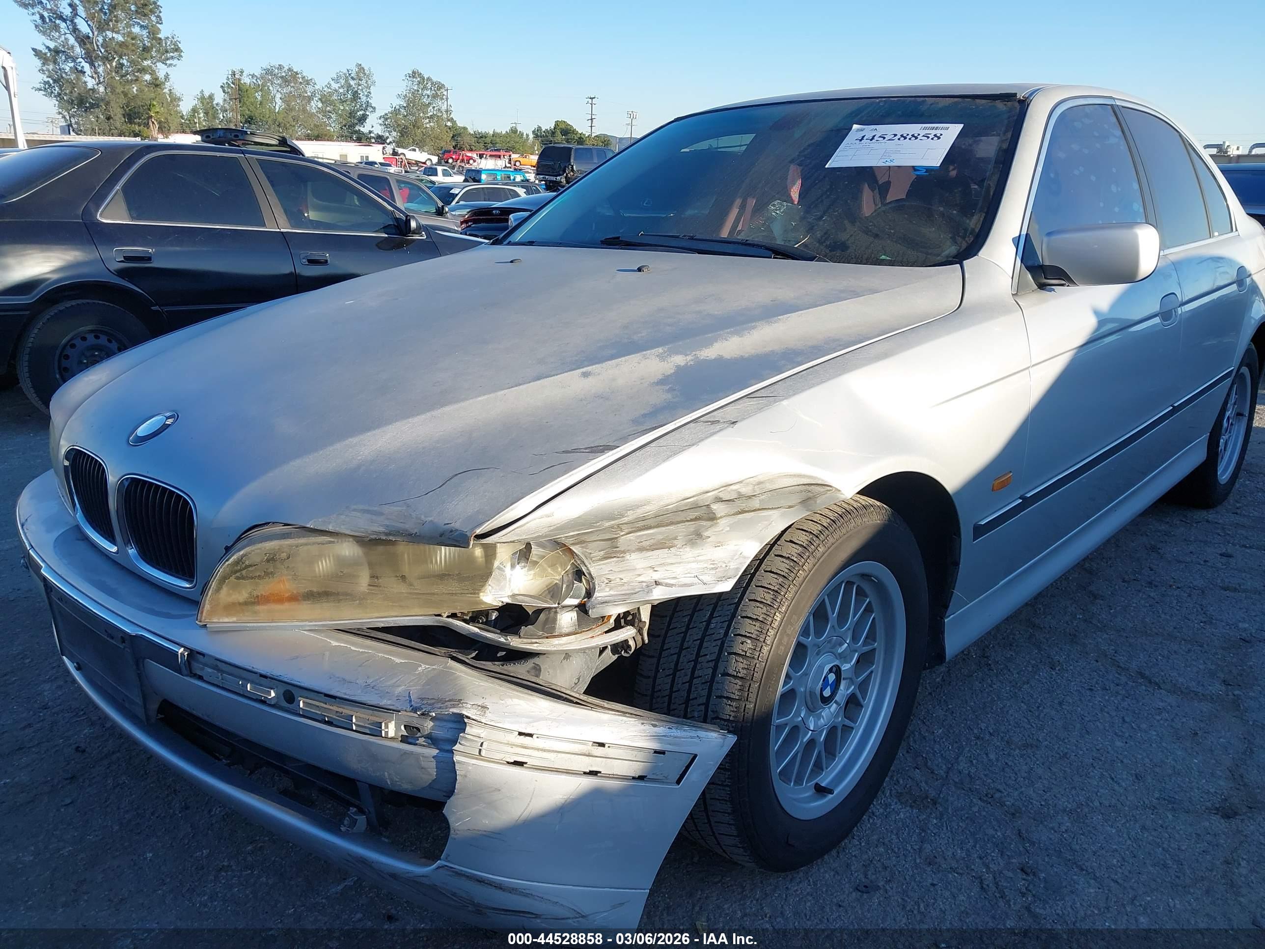 BMW 528IA image 6