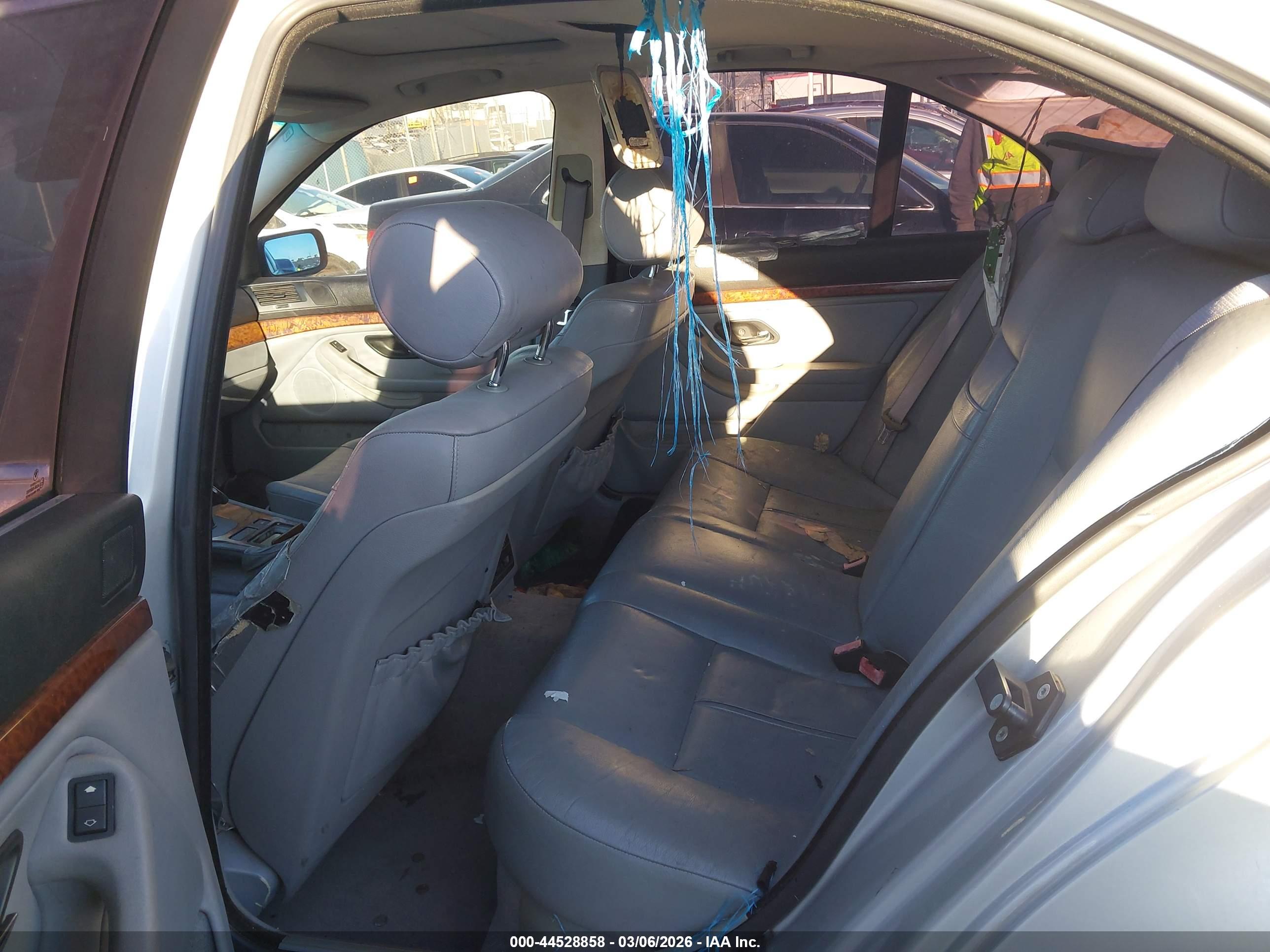 BMW 528IA image 8