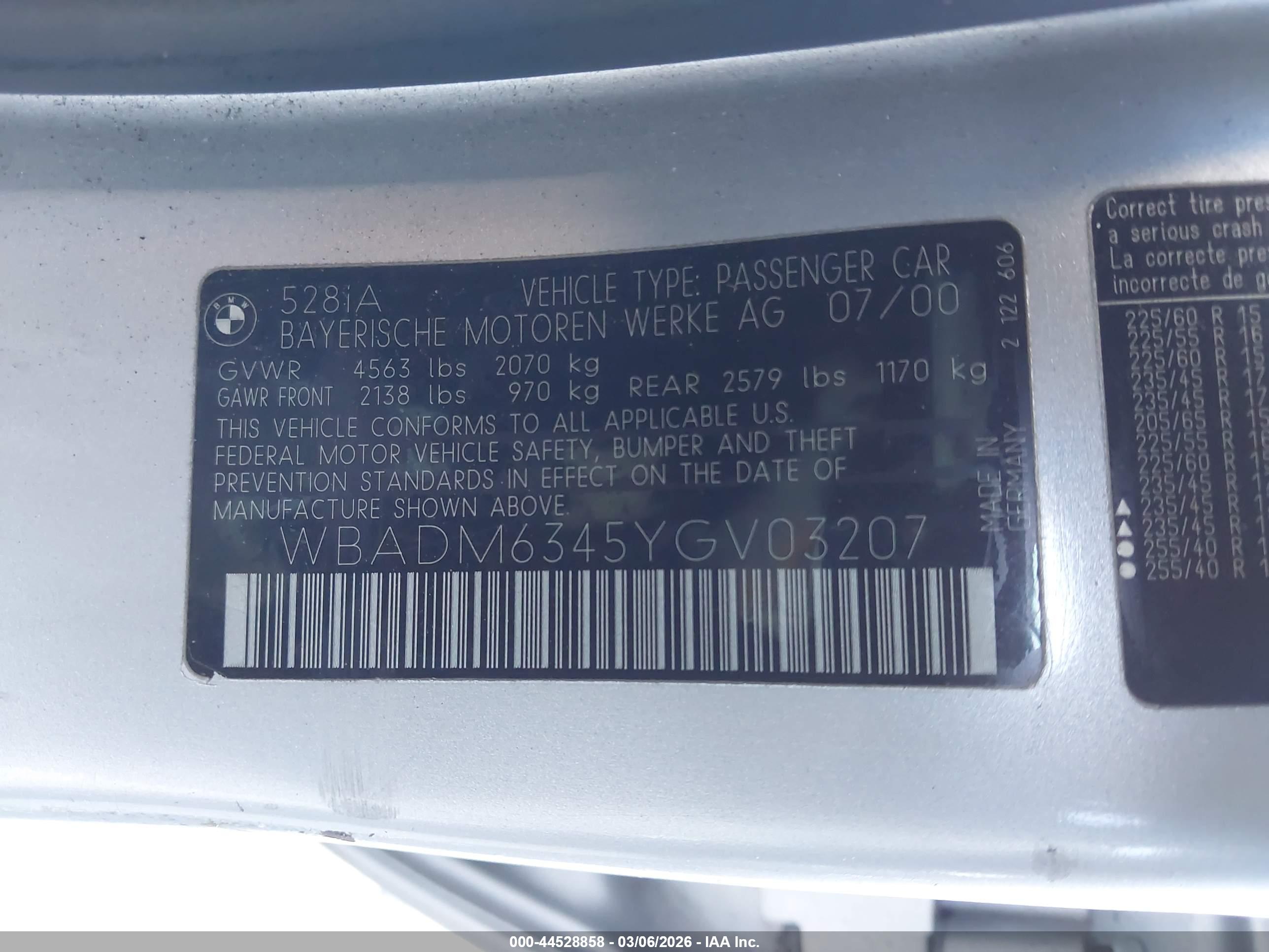 BMW 528IA image 9