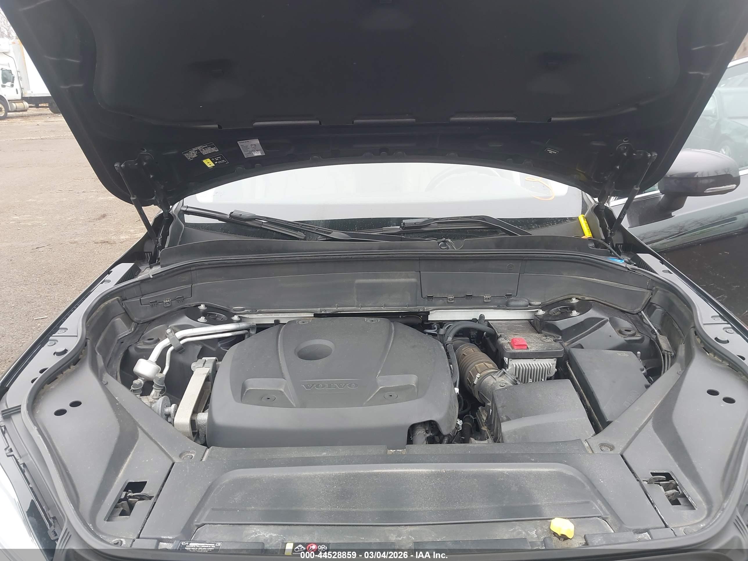 VOLVO XC90 image 10