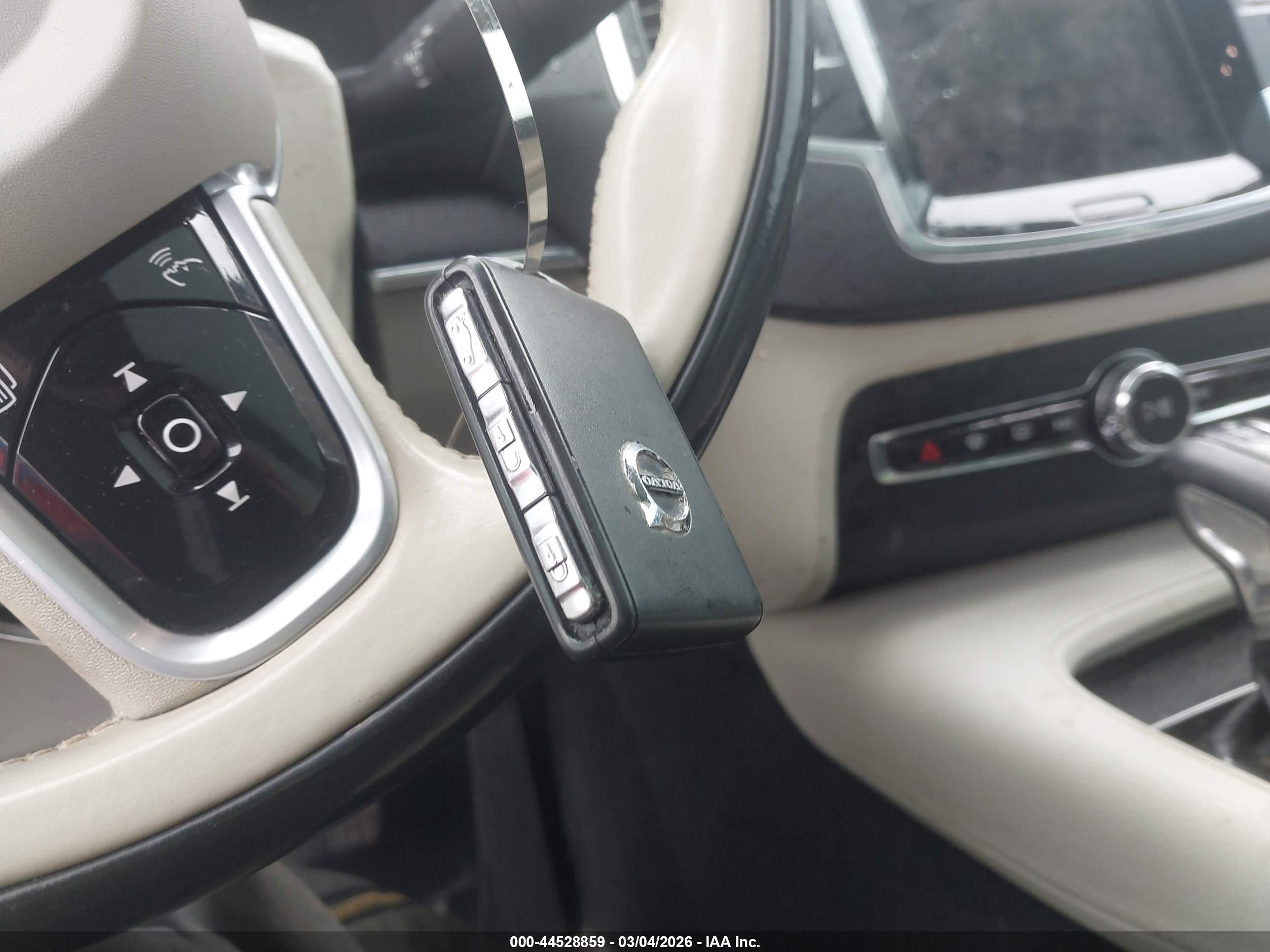 VOLVO XC90 image 11