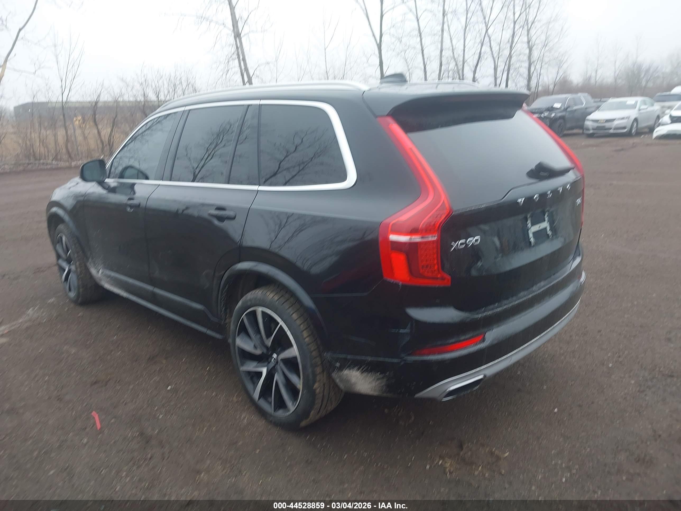 VOLVO XC90 image 3