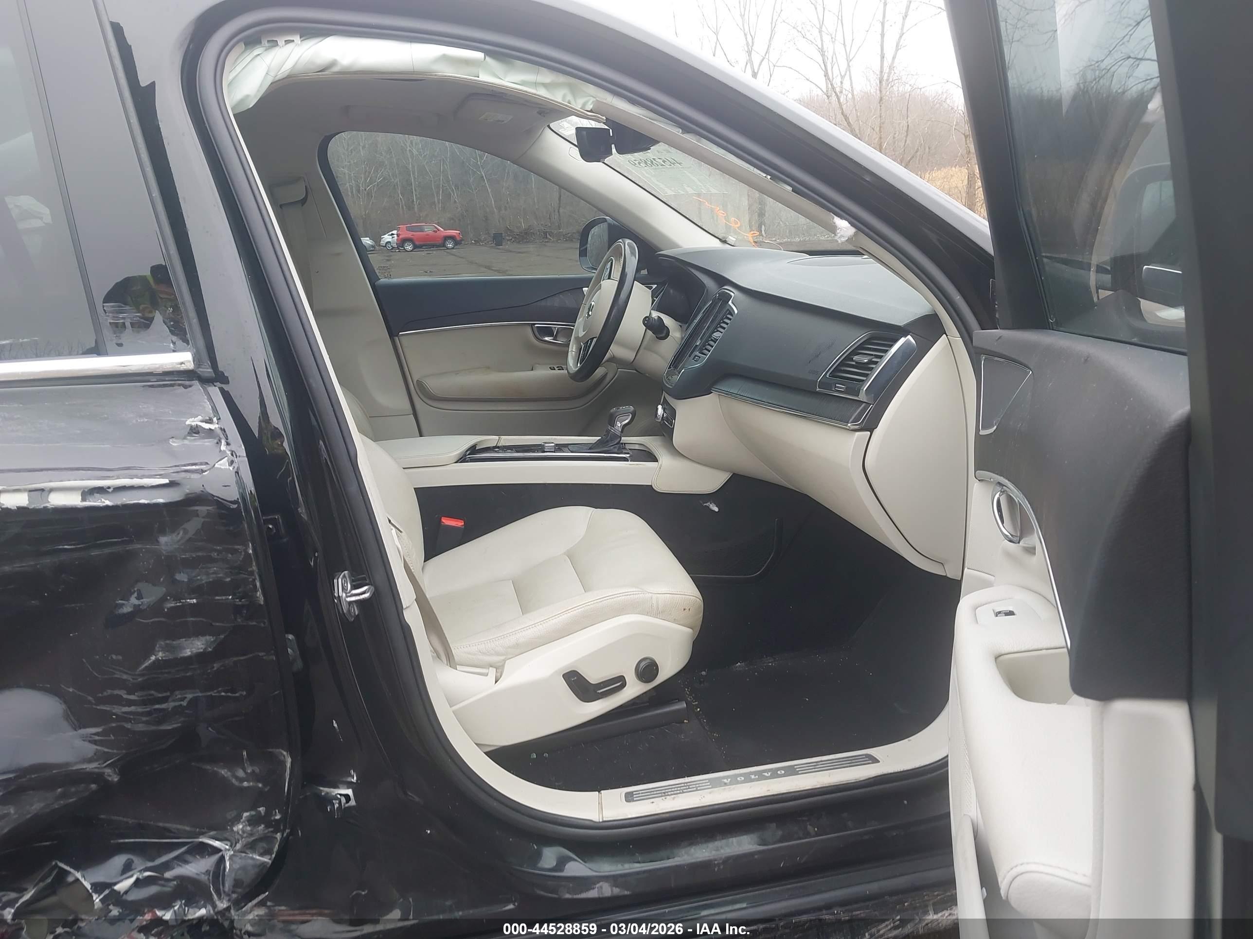 VOLVO XC90 image 5