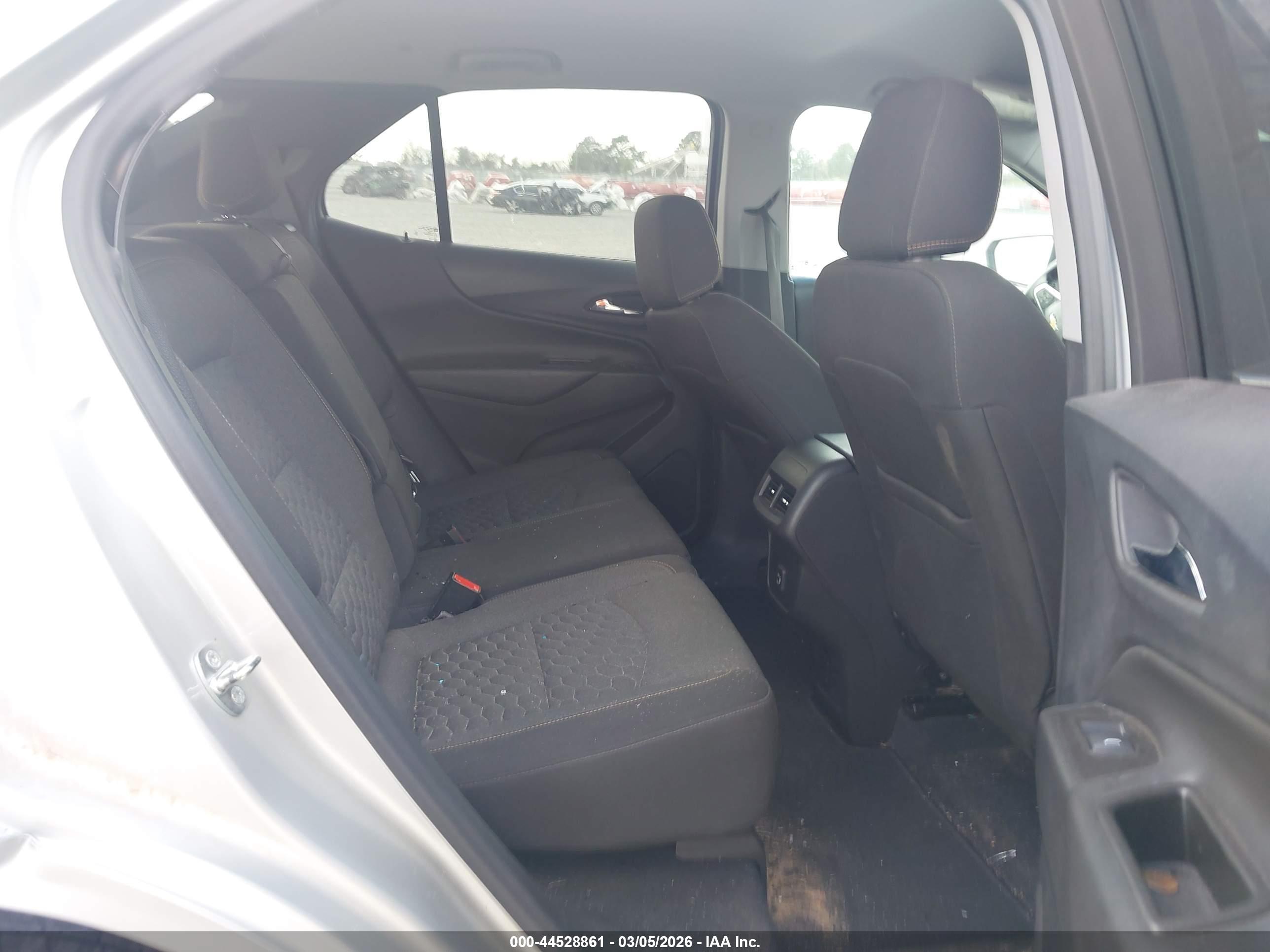 CHEVROLET EQUINOX image 8