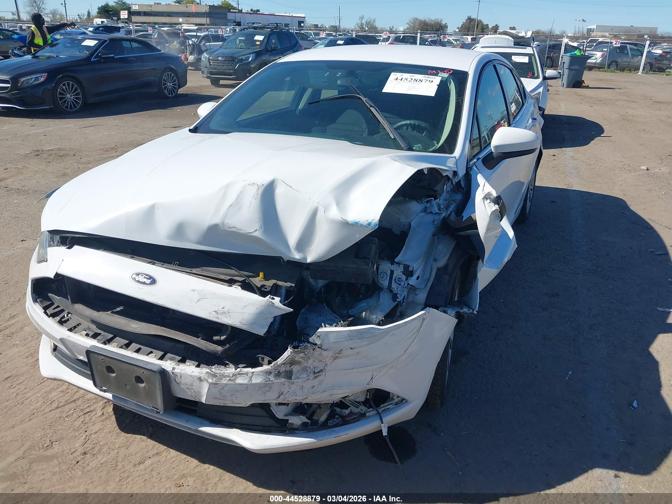 FORD FUSION image 2