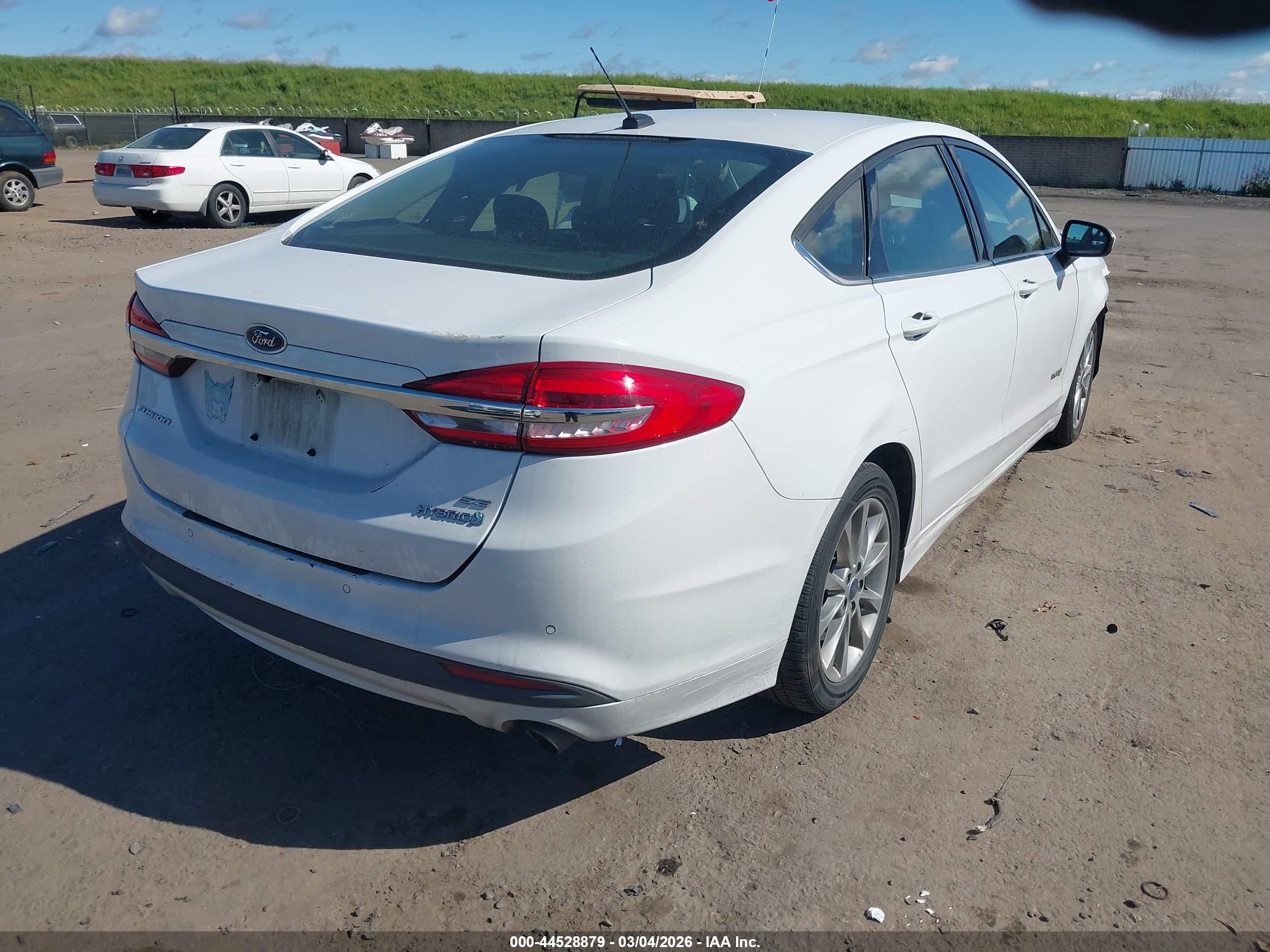 FORD FUSION image 4