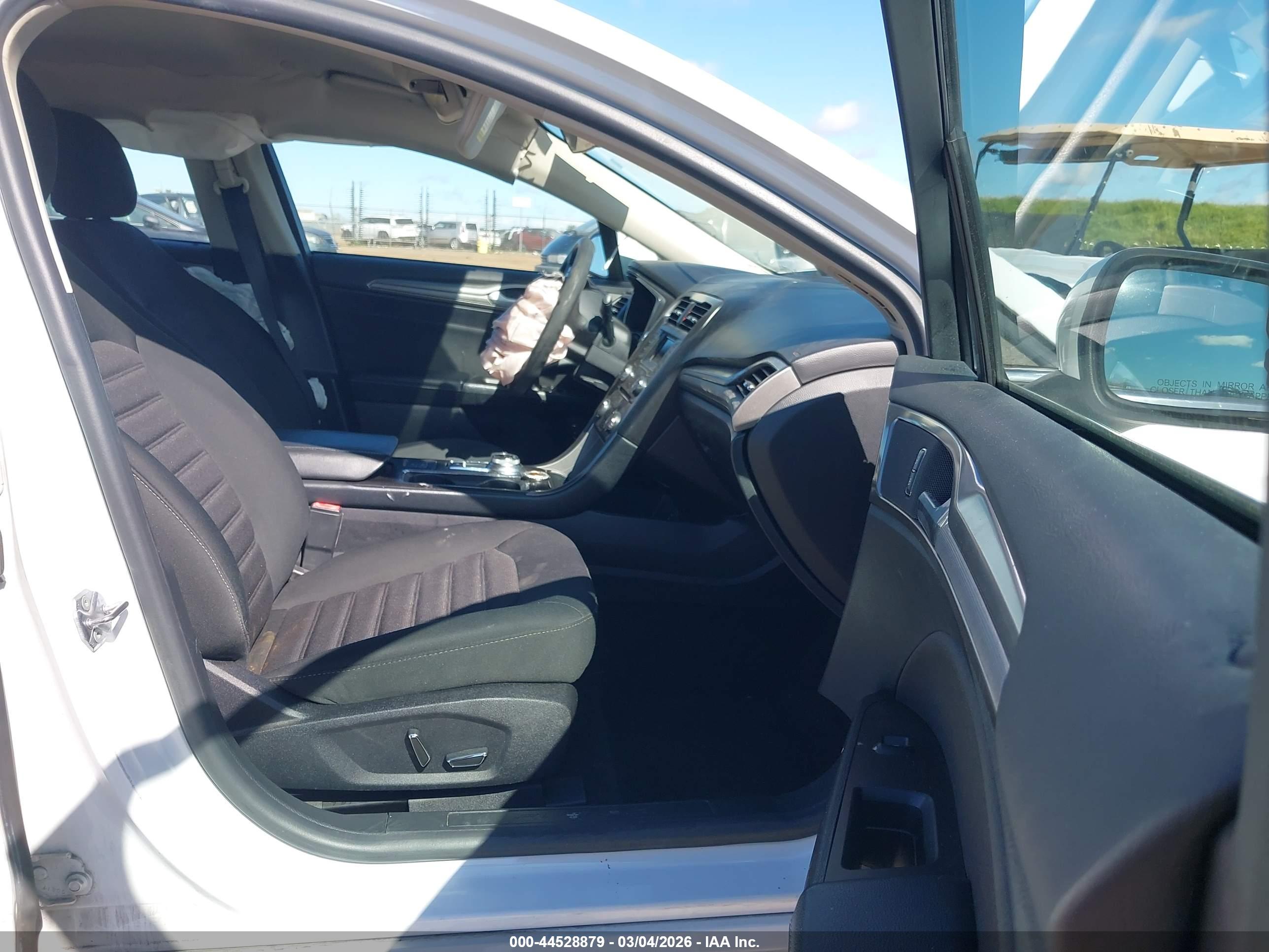 FORD FUSION image 5