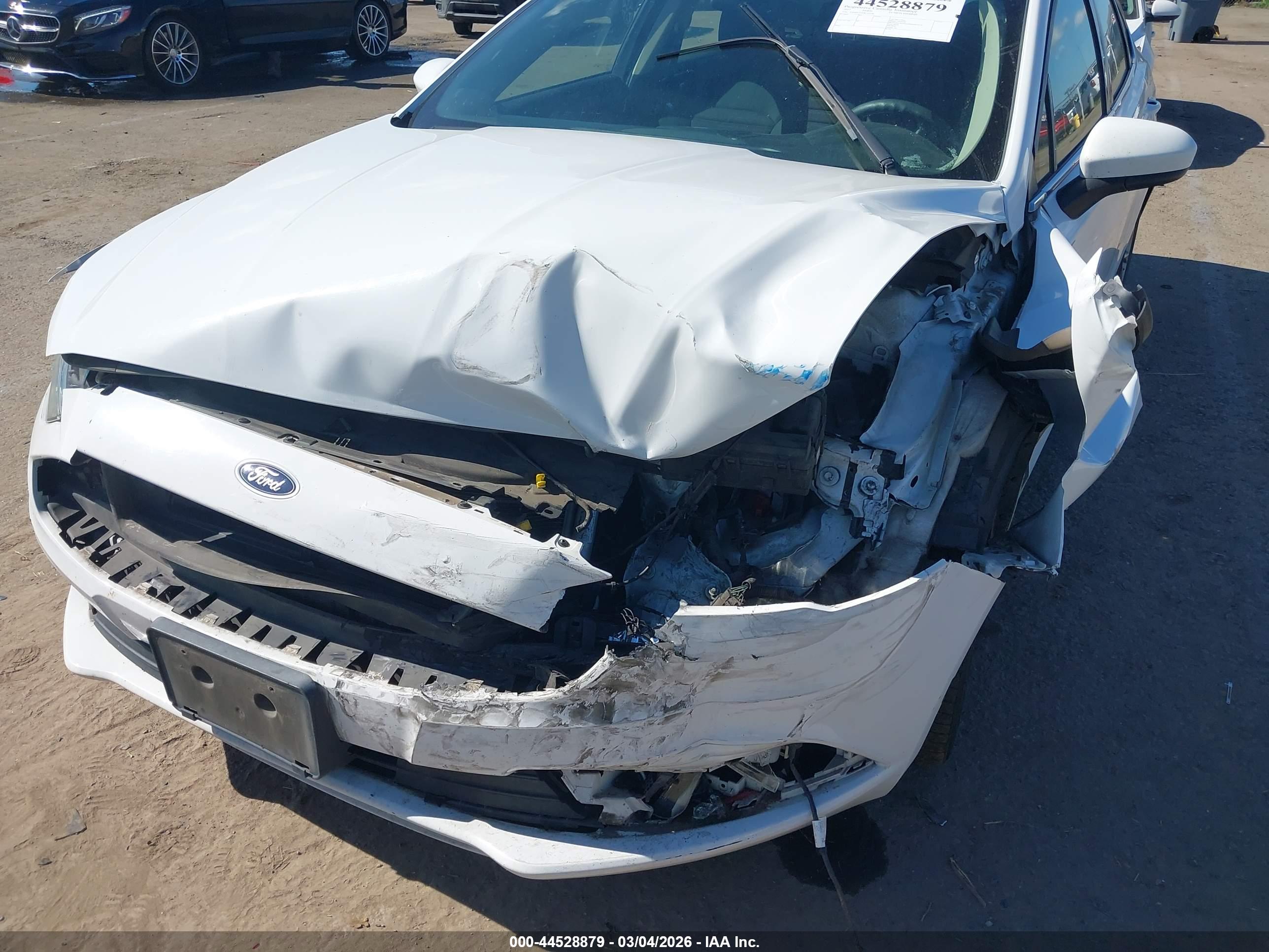 FORD FUSION image 6