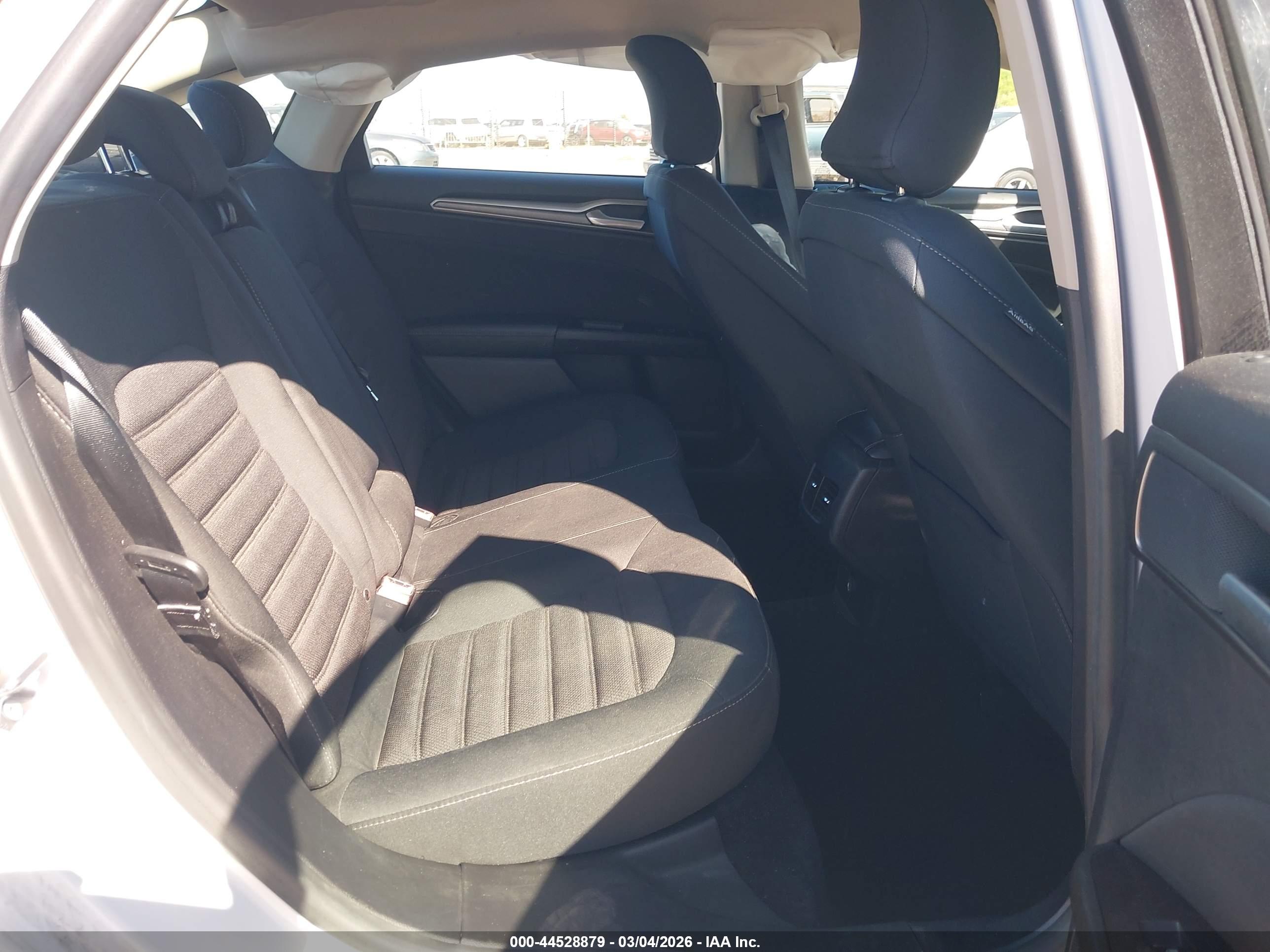 FORD FUSION image 8
