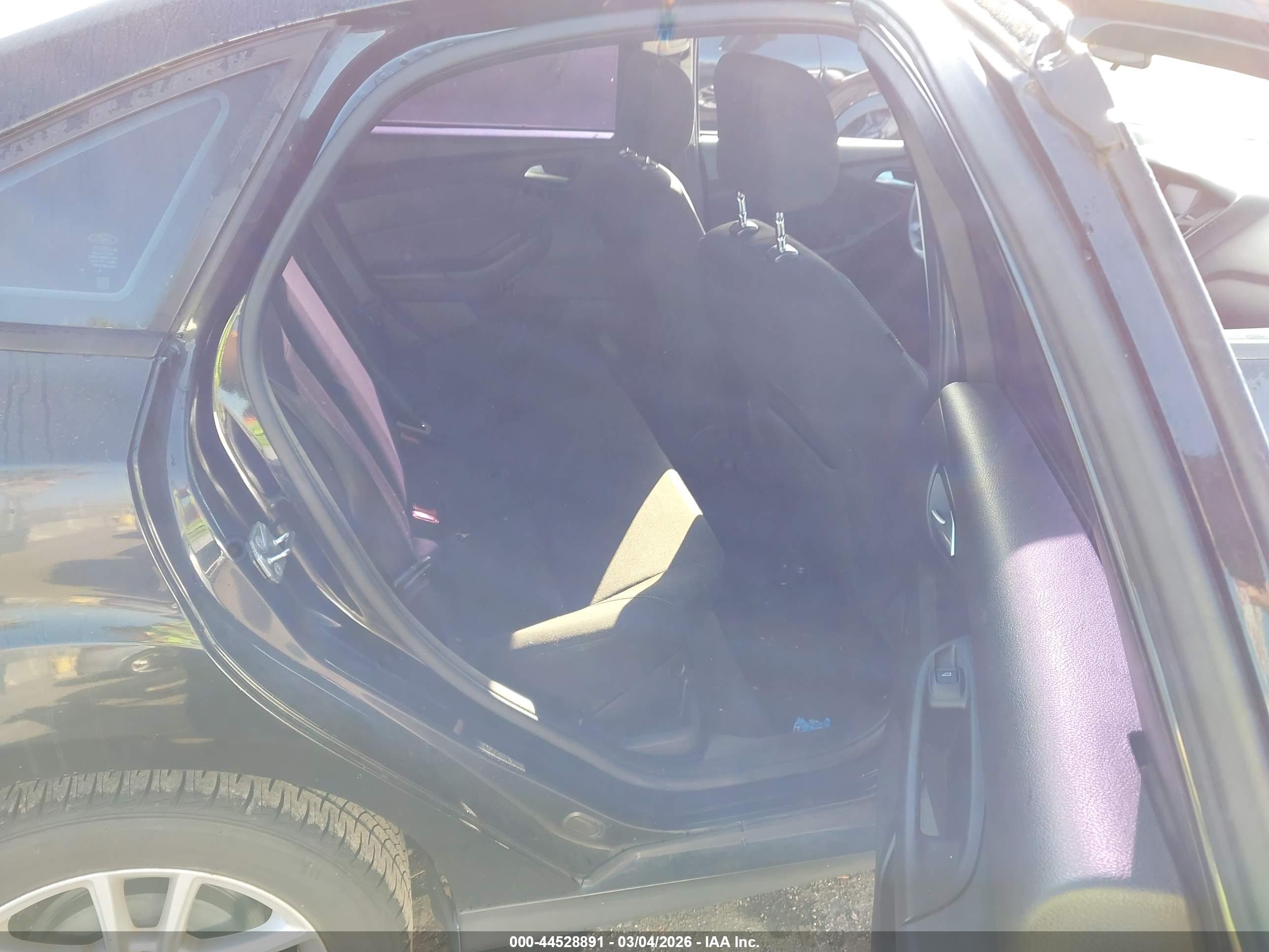 FORD FOCUS image 8