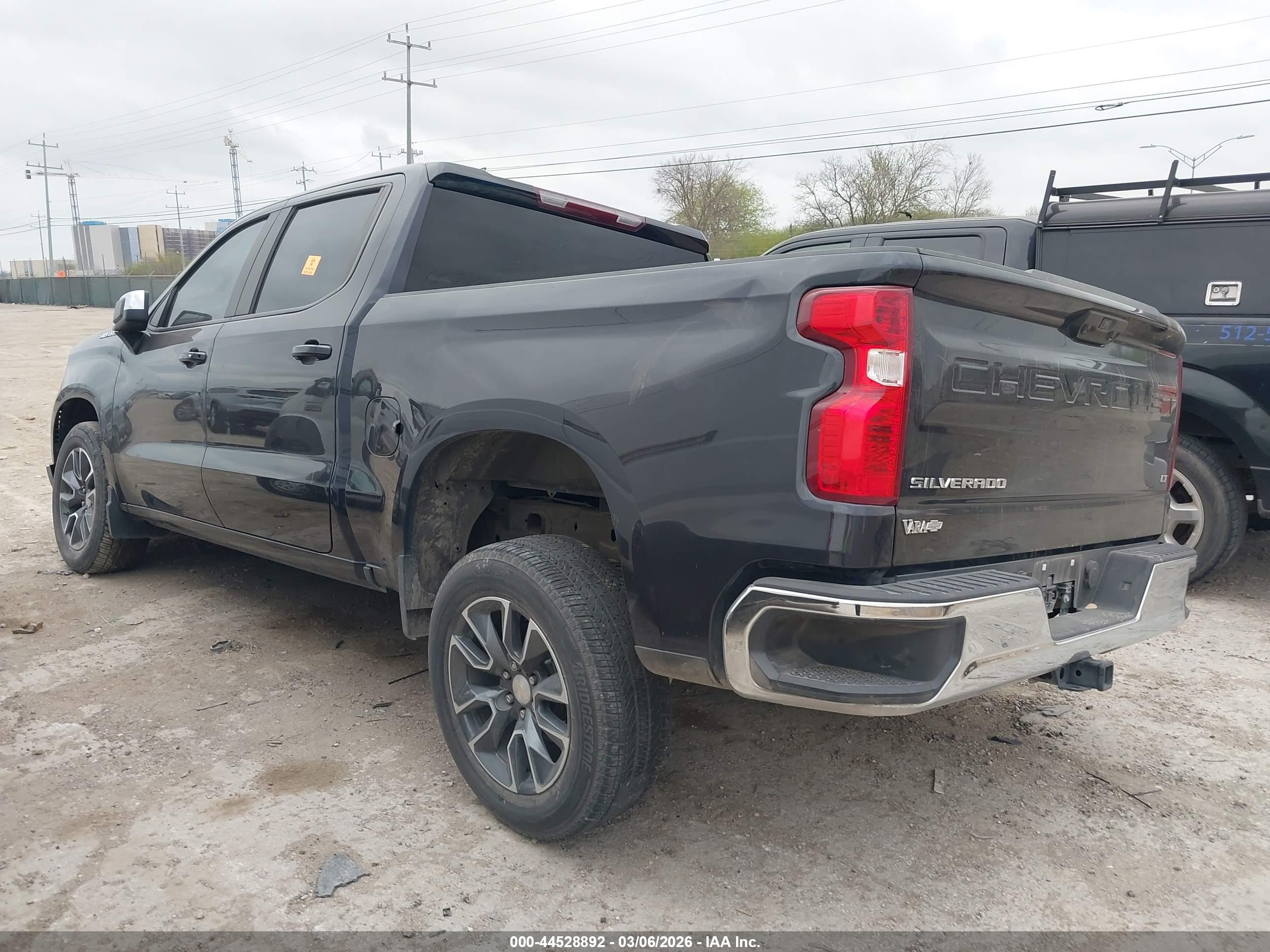 CHEVROLET SILVERADO image 3
