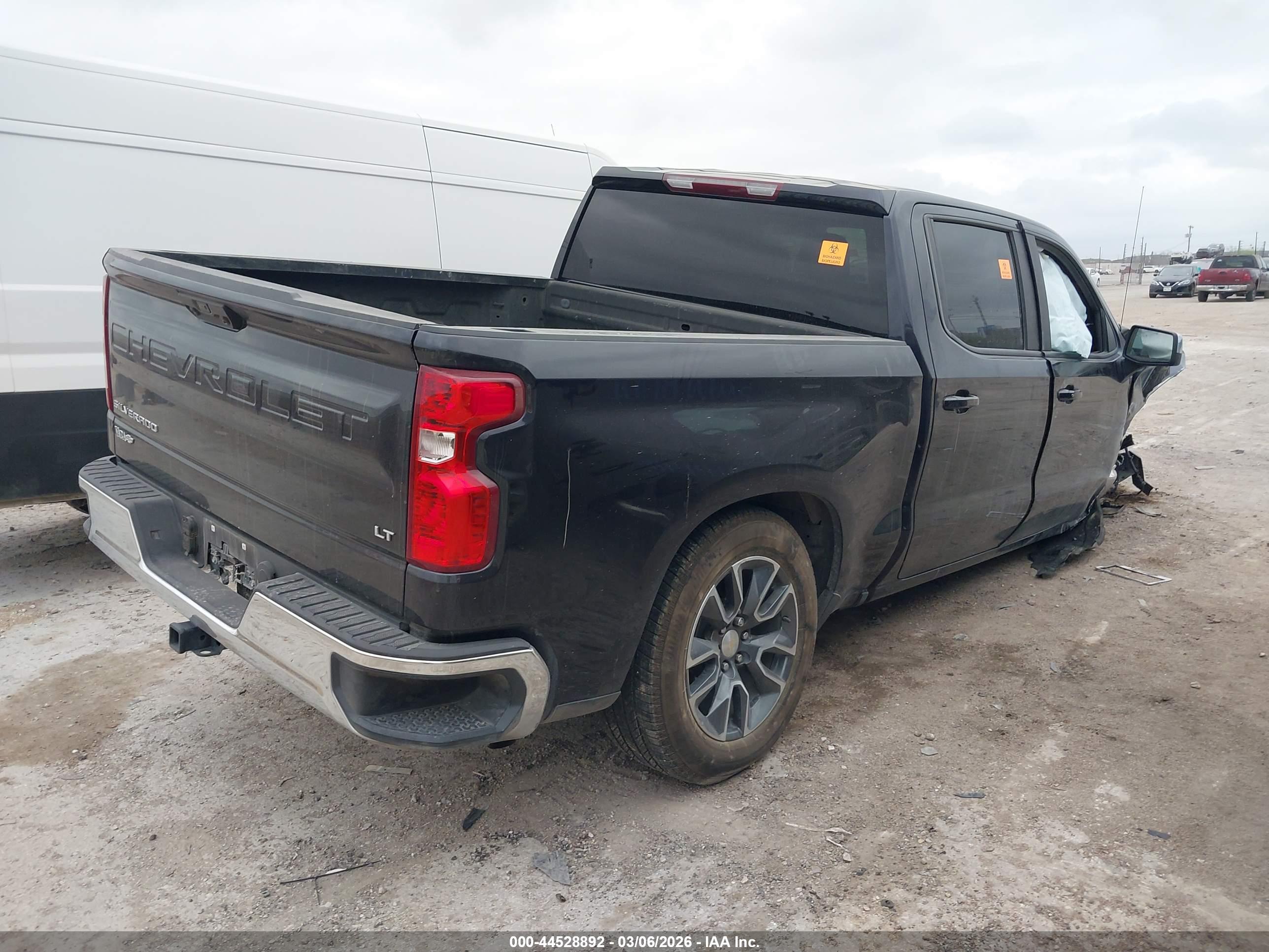 CHEVROLET SILVERADO image 4