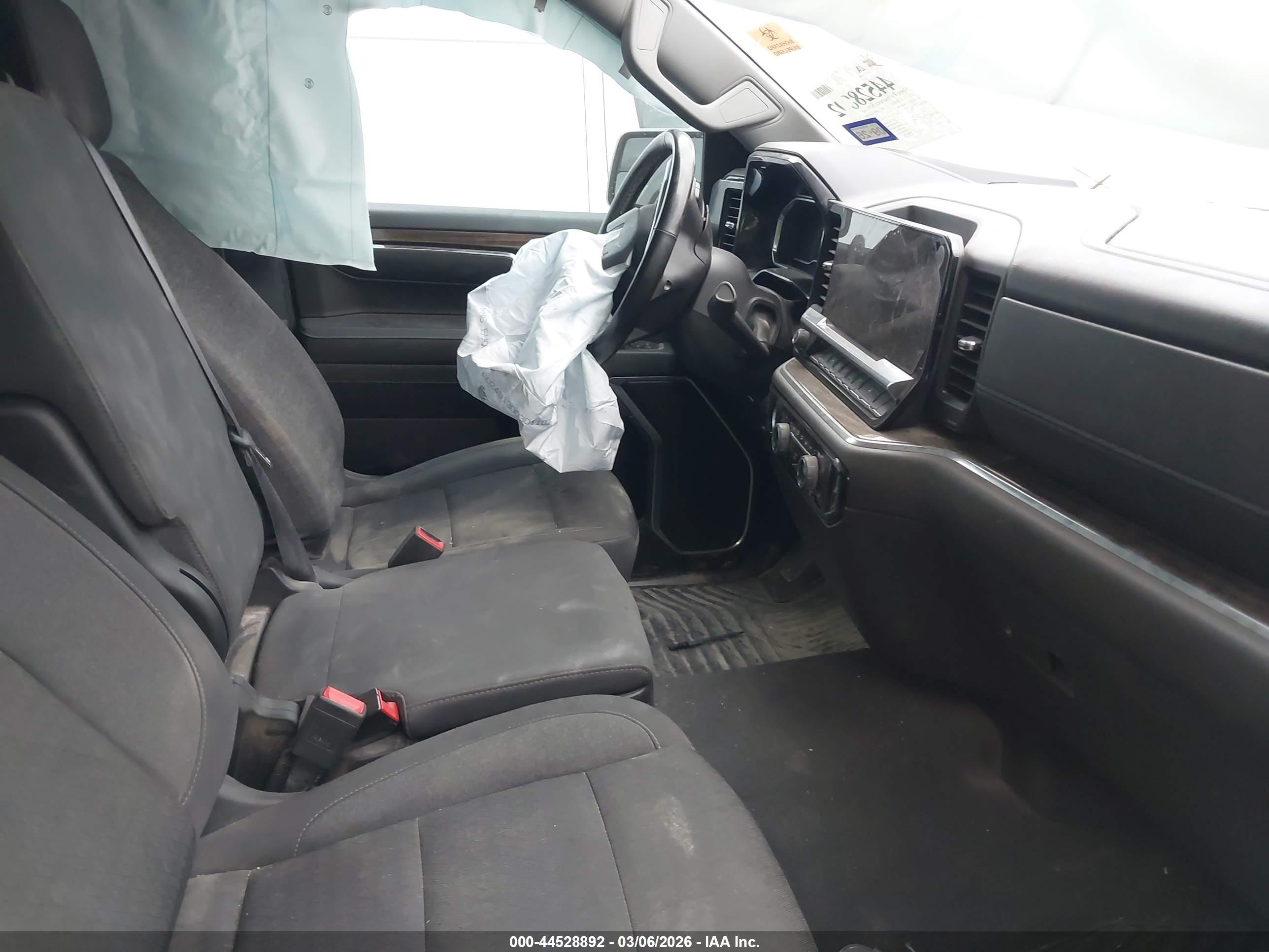 CHEVROLET SILVERADO image 5