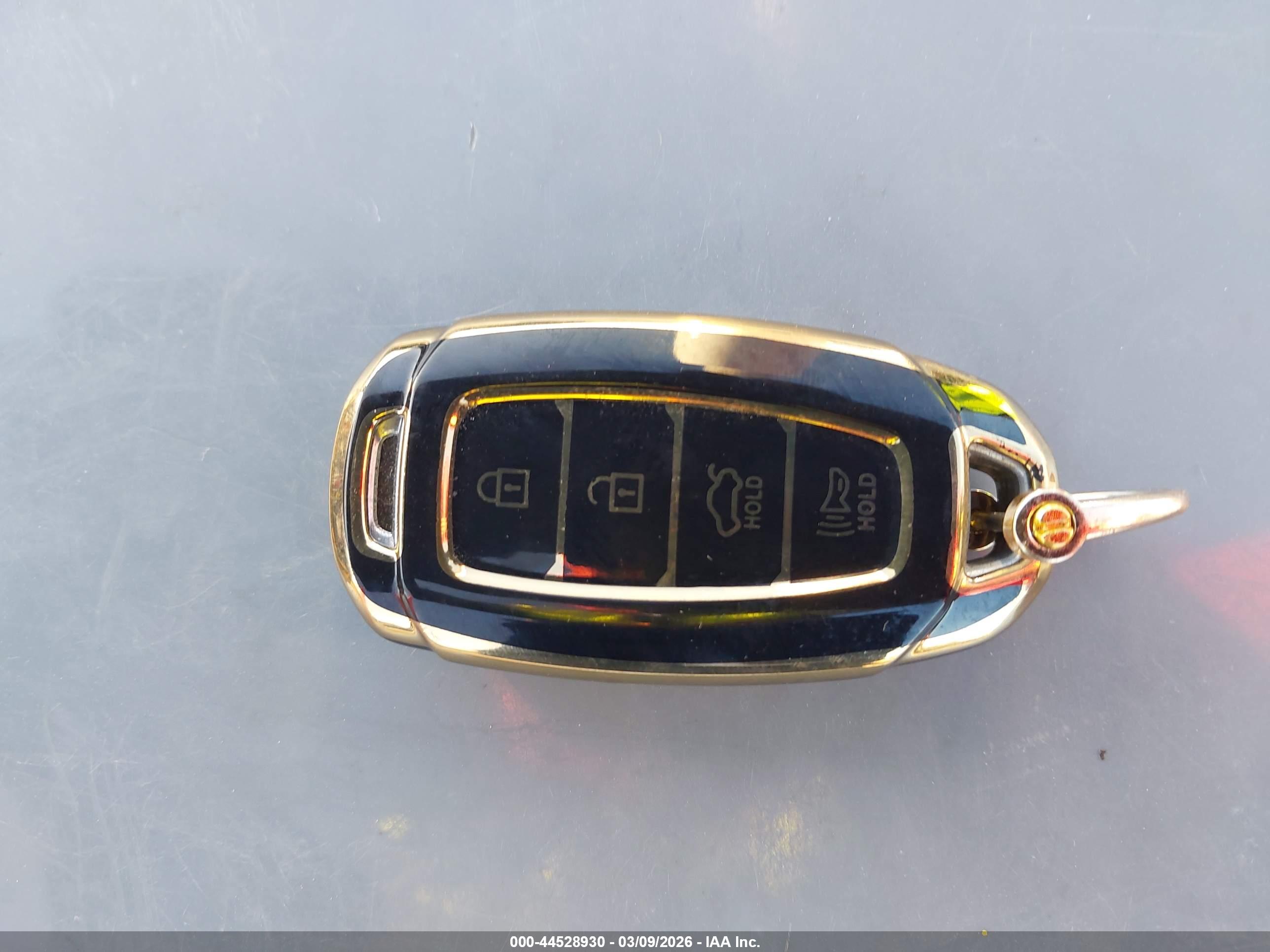 HYUNDAI SANTA image 11