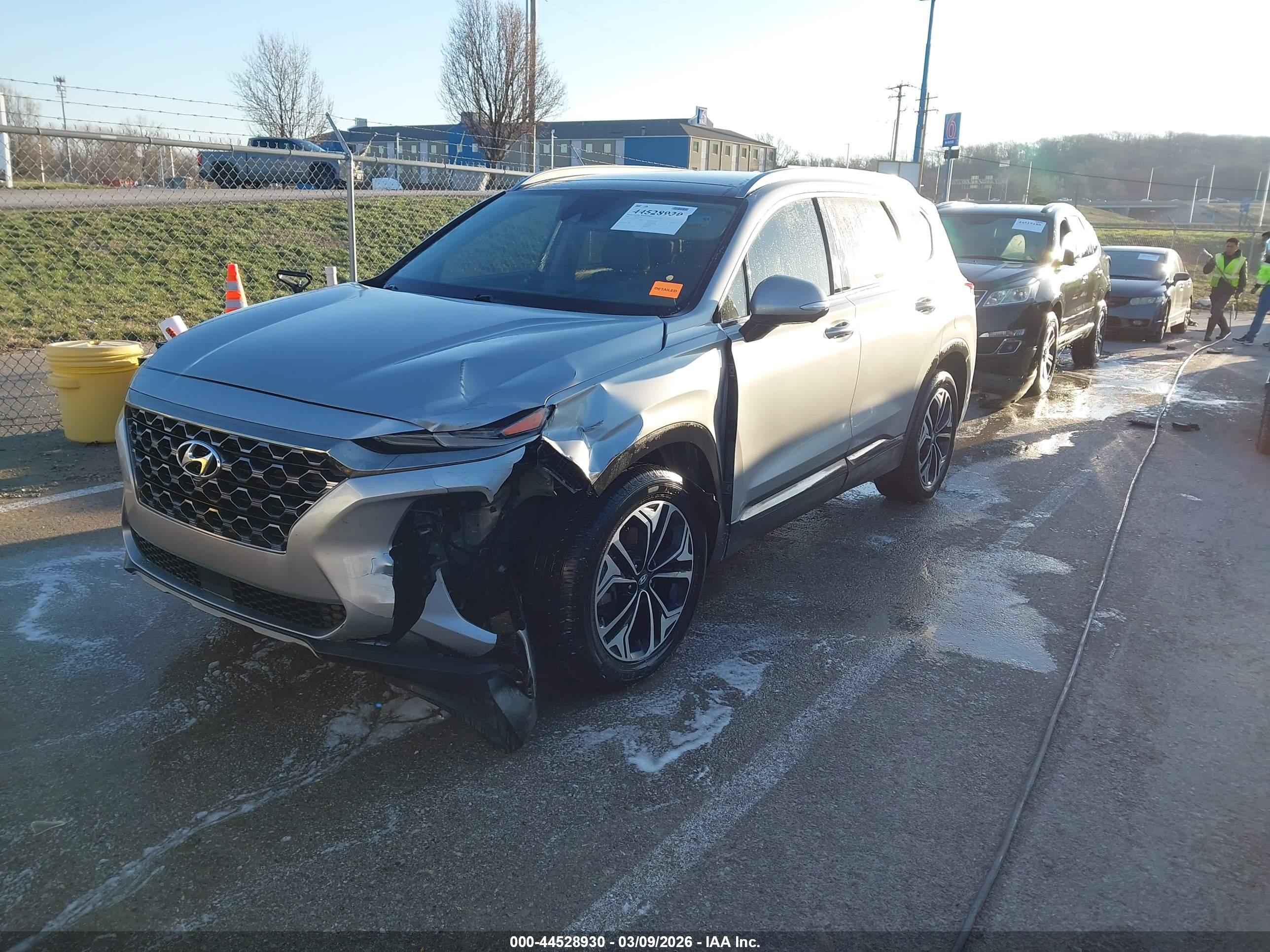 HYUNDAI SANTA image 2