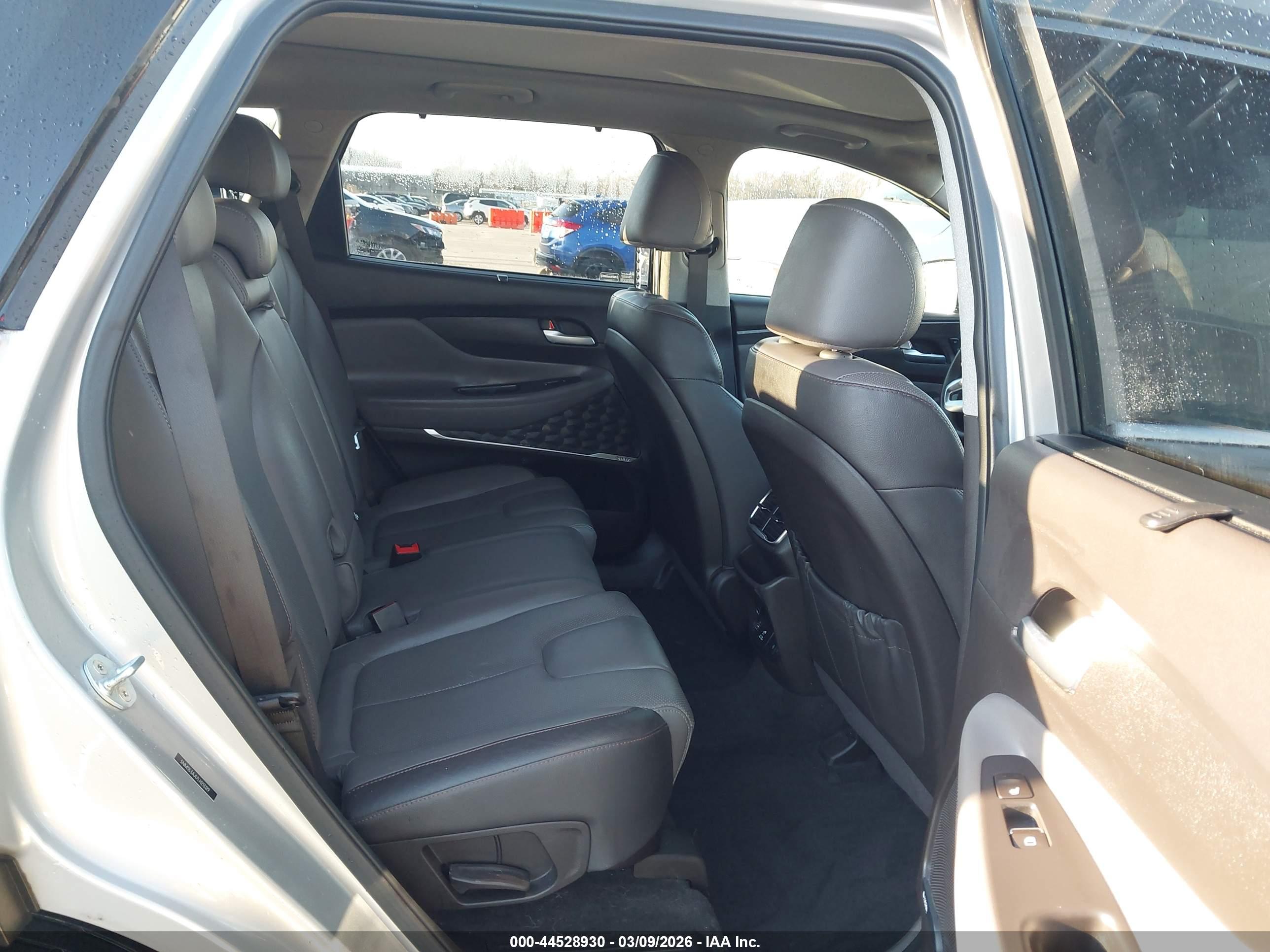 HYUNDAI SANTA image 8