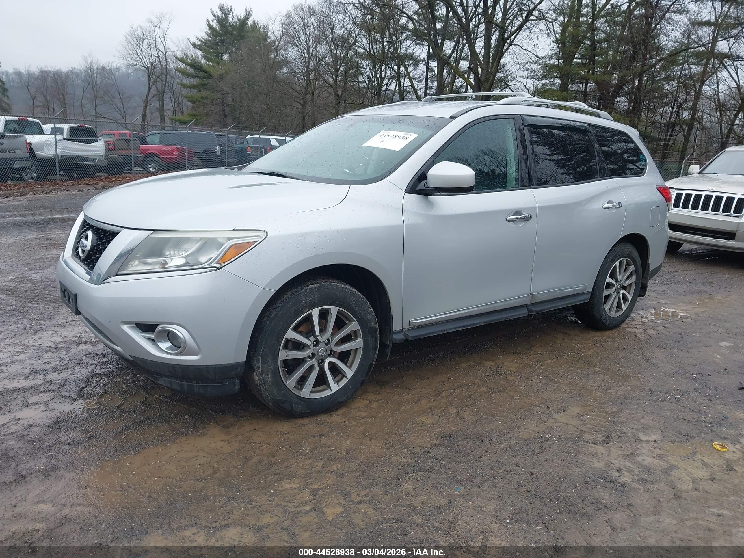 NISSAN PATHFINDER image 2