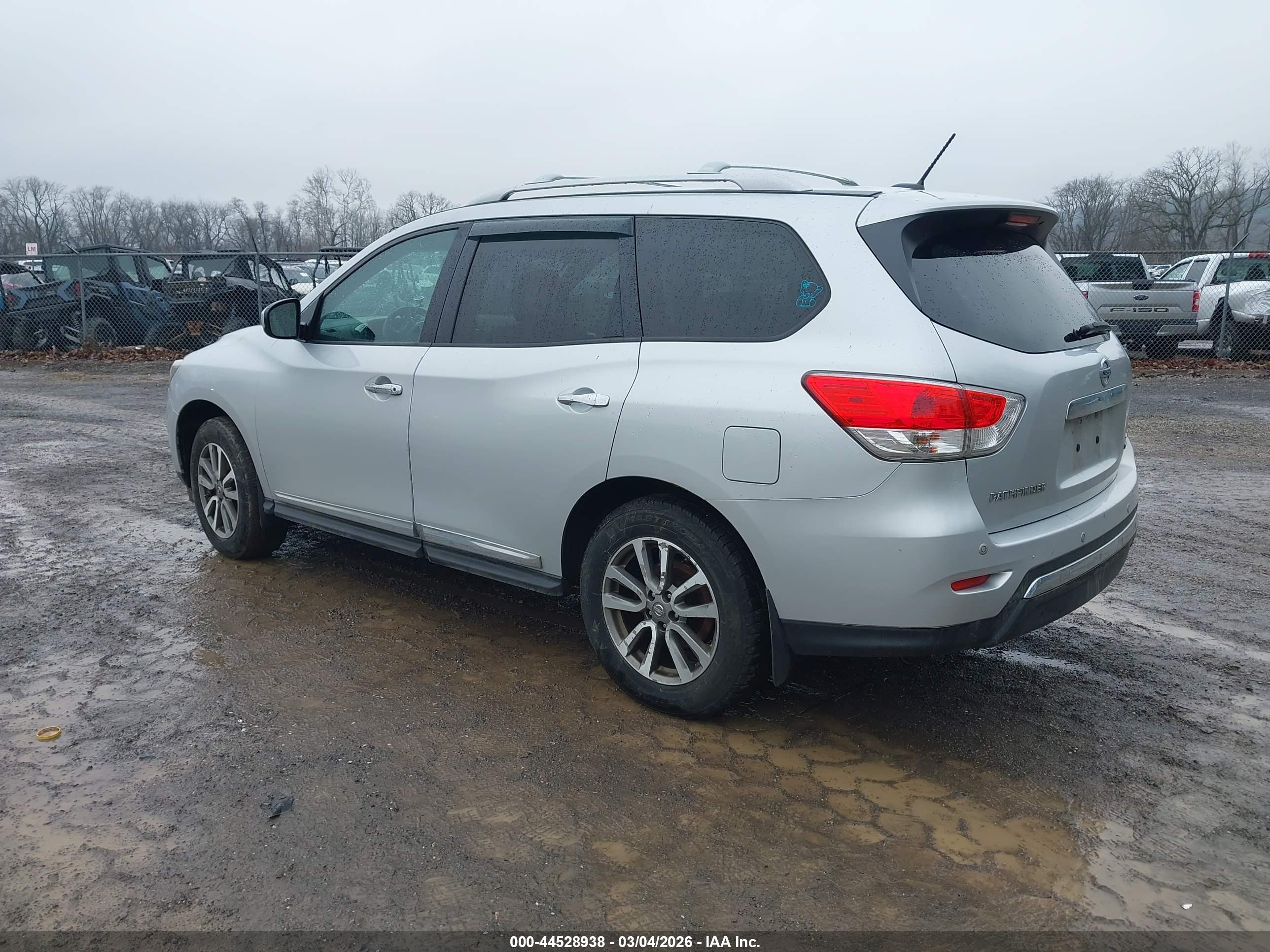 NISSAN PATHFINDER image 3