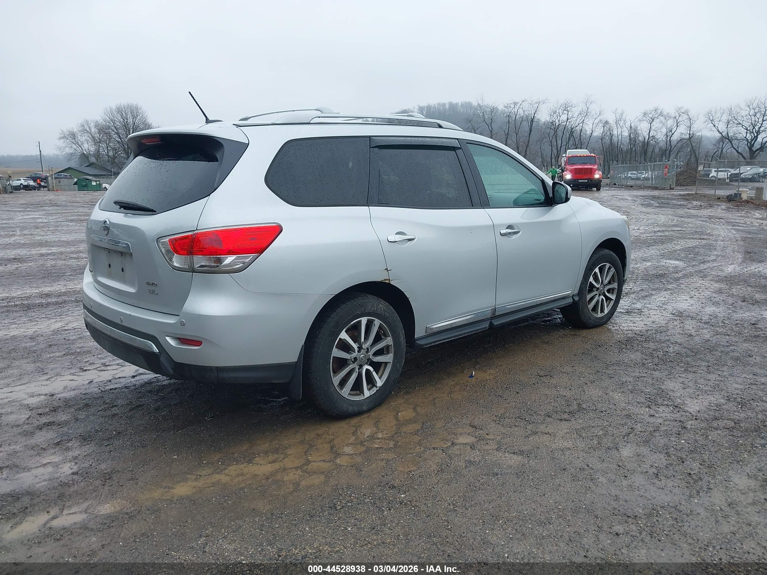 NISSAN PATHFINDER image 4