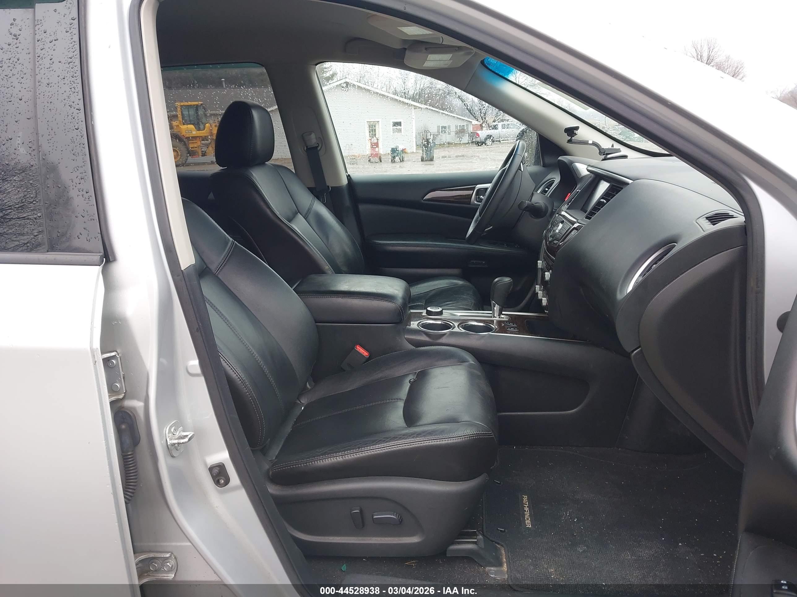 NISSAN PATHFINDER image 5