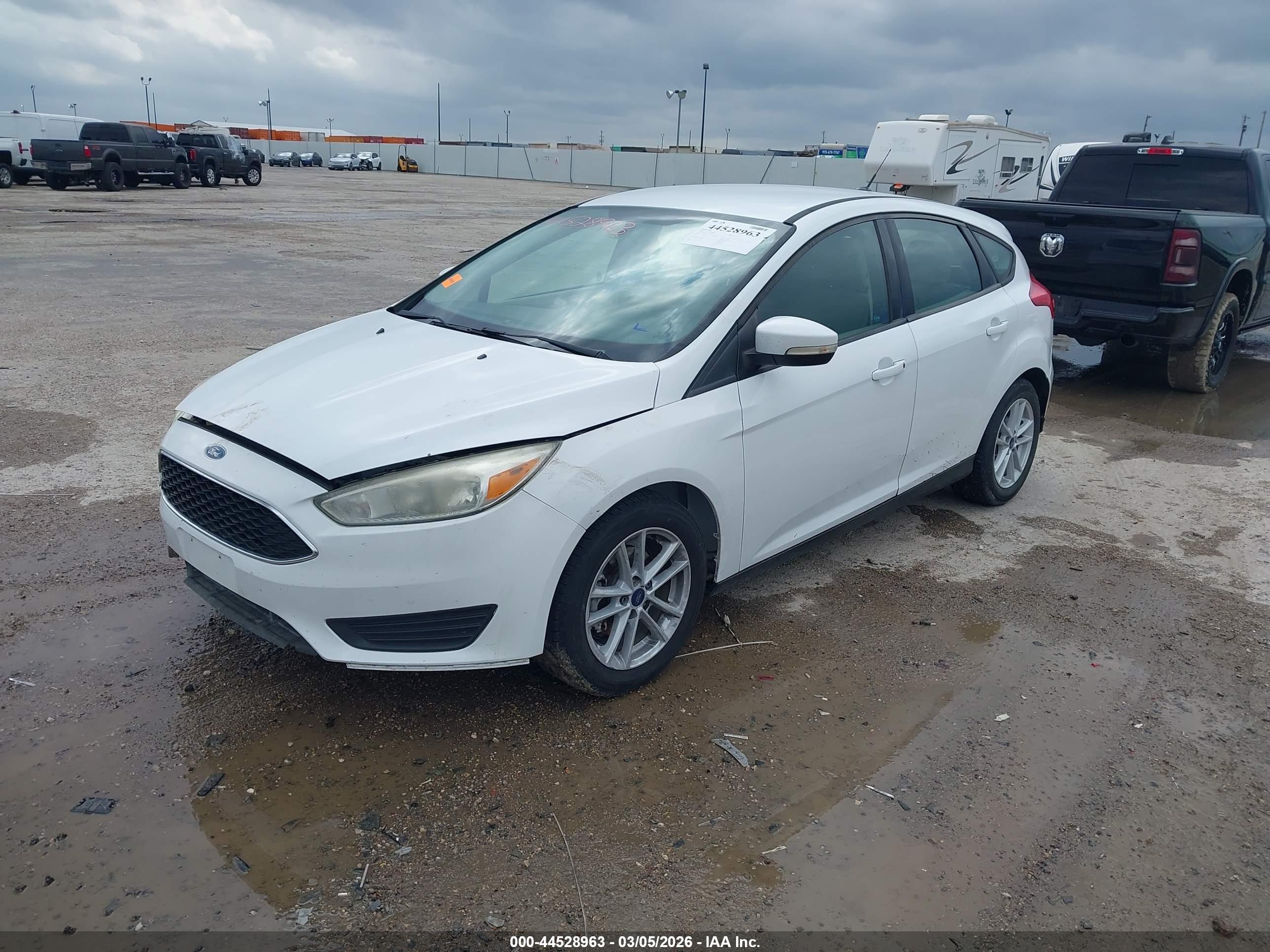 FORD FOCUS image 2