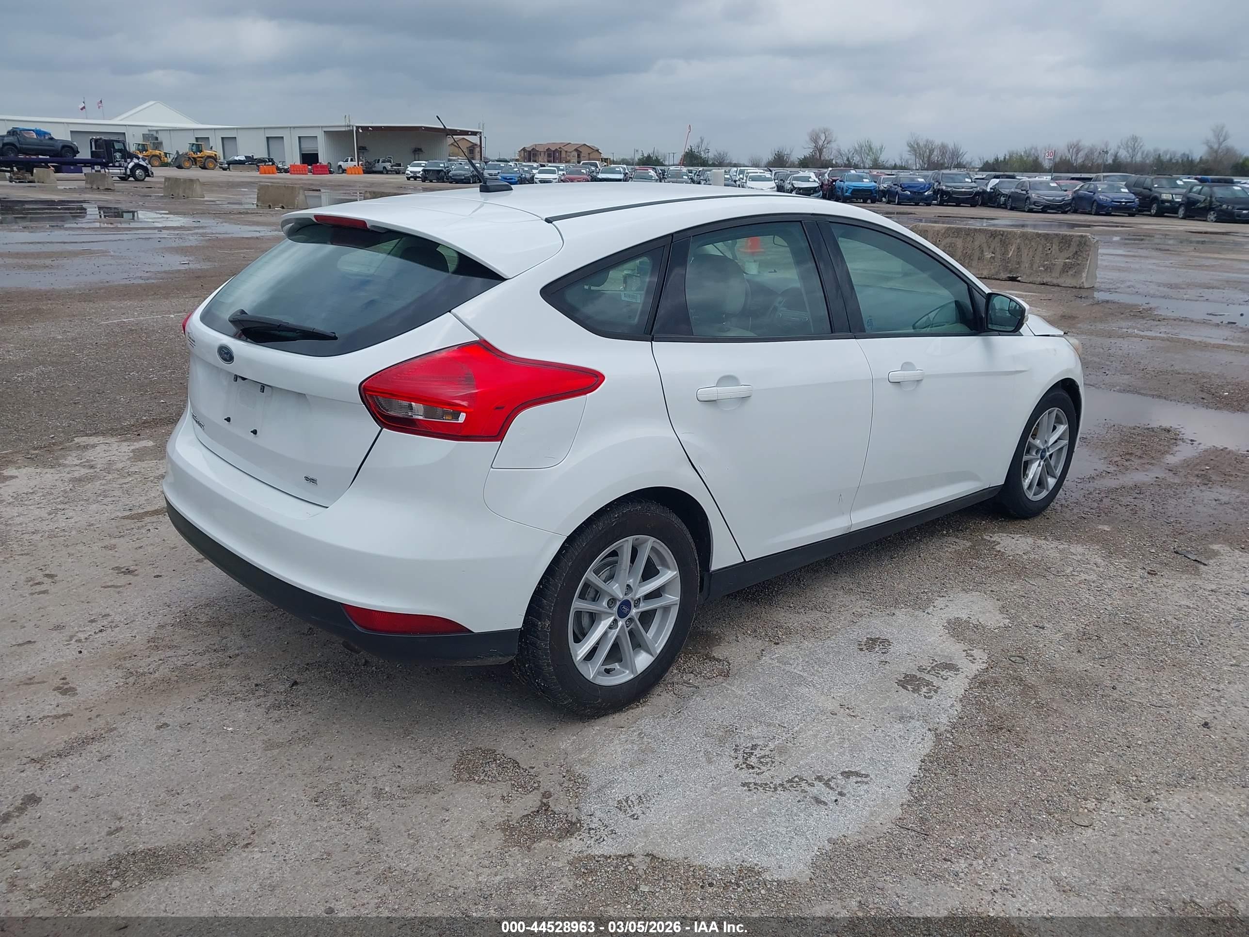 FORD FOCUS image 4