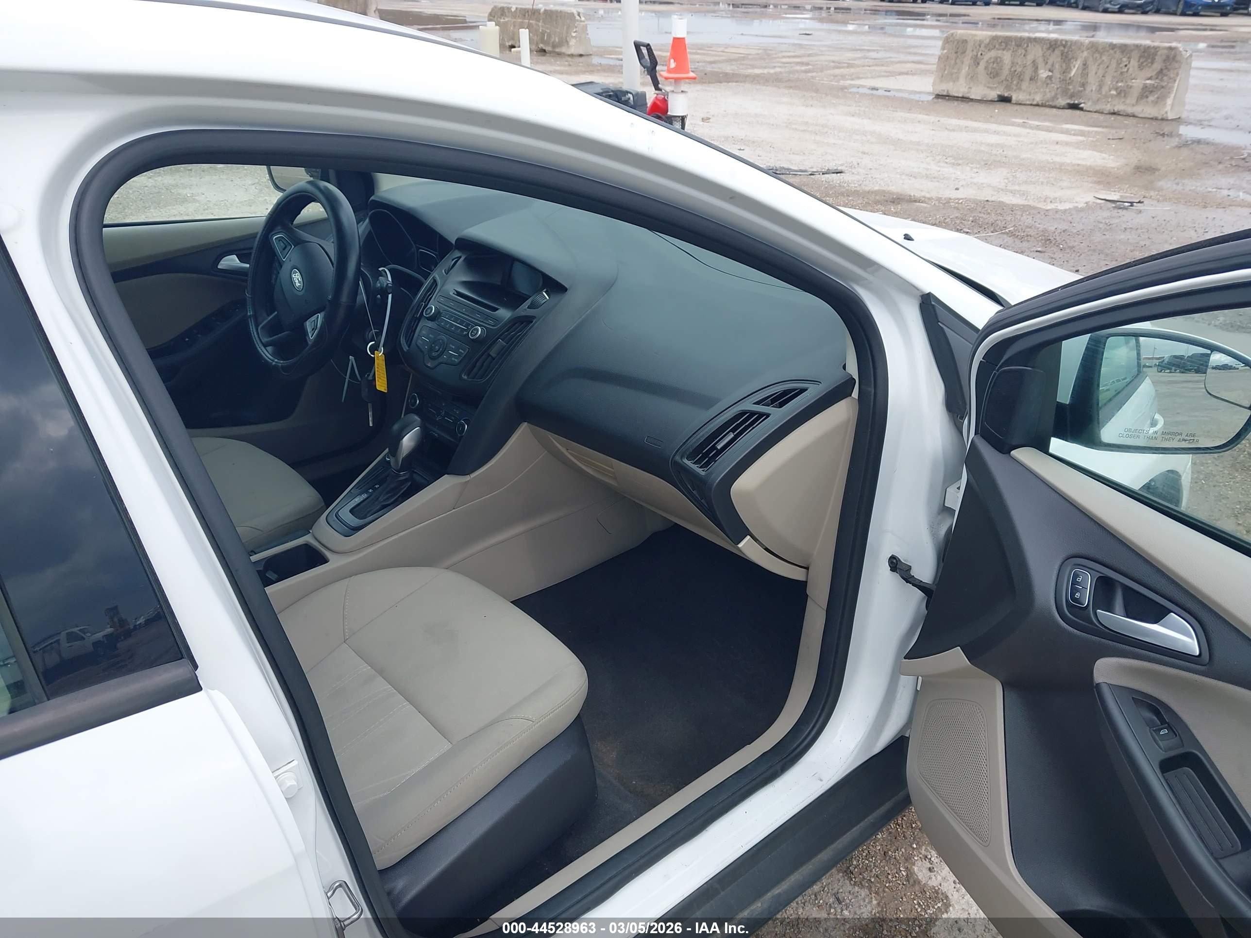 FORD FOCUS image 5