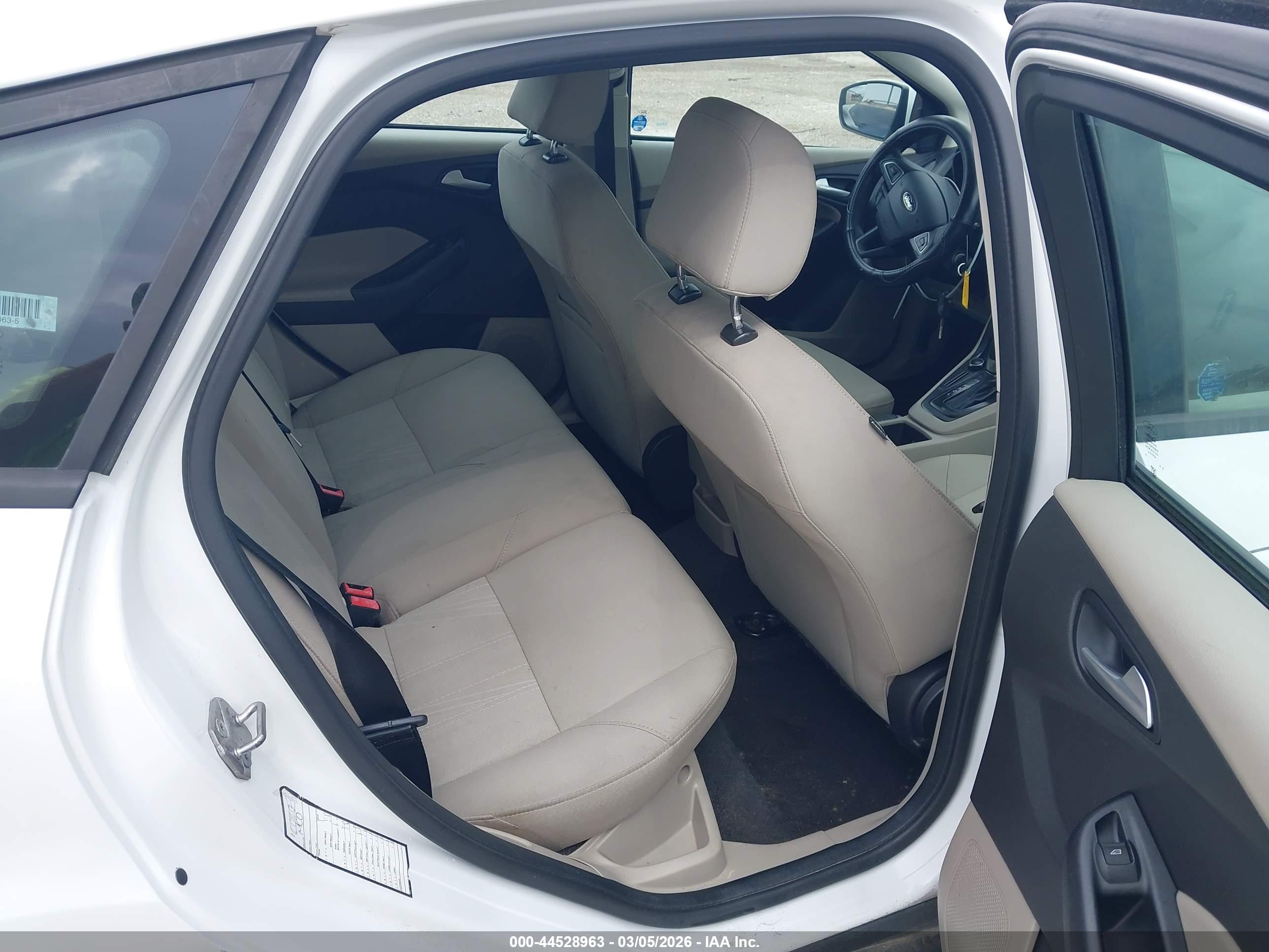 FORD FOCUS image 8