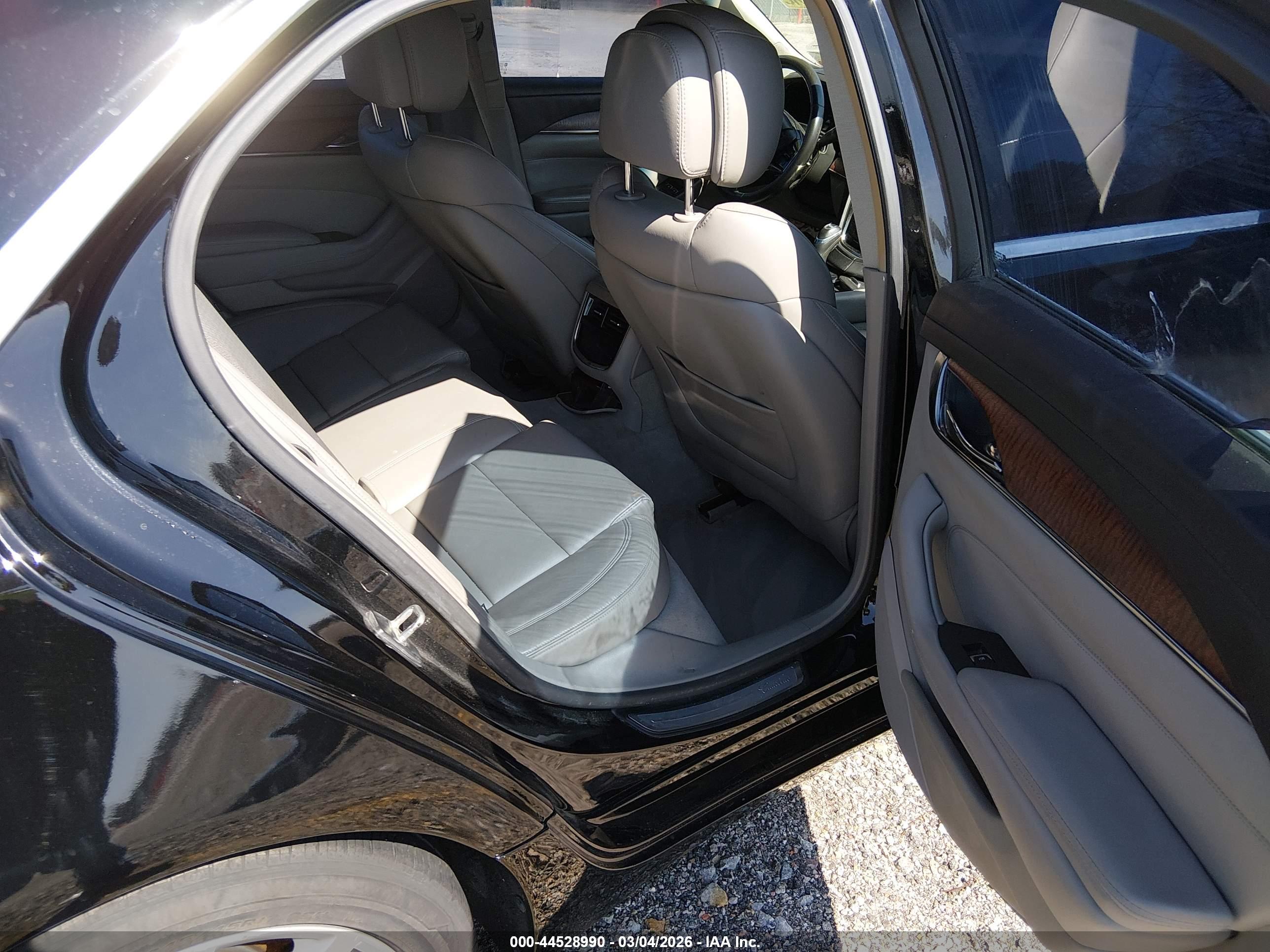 CADILLAC CTS image 8