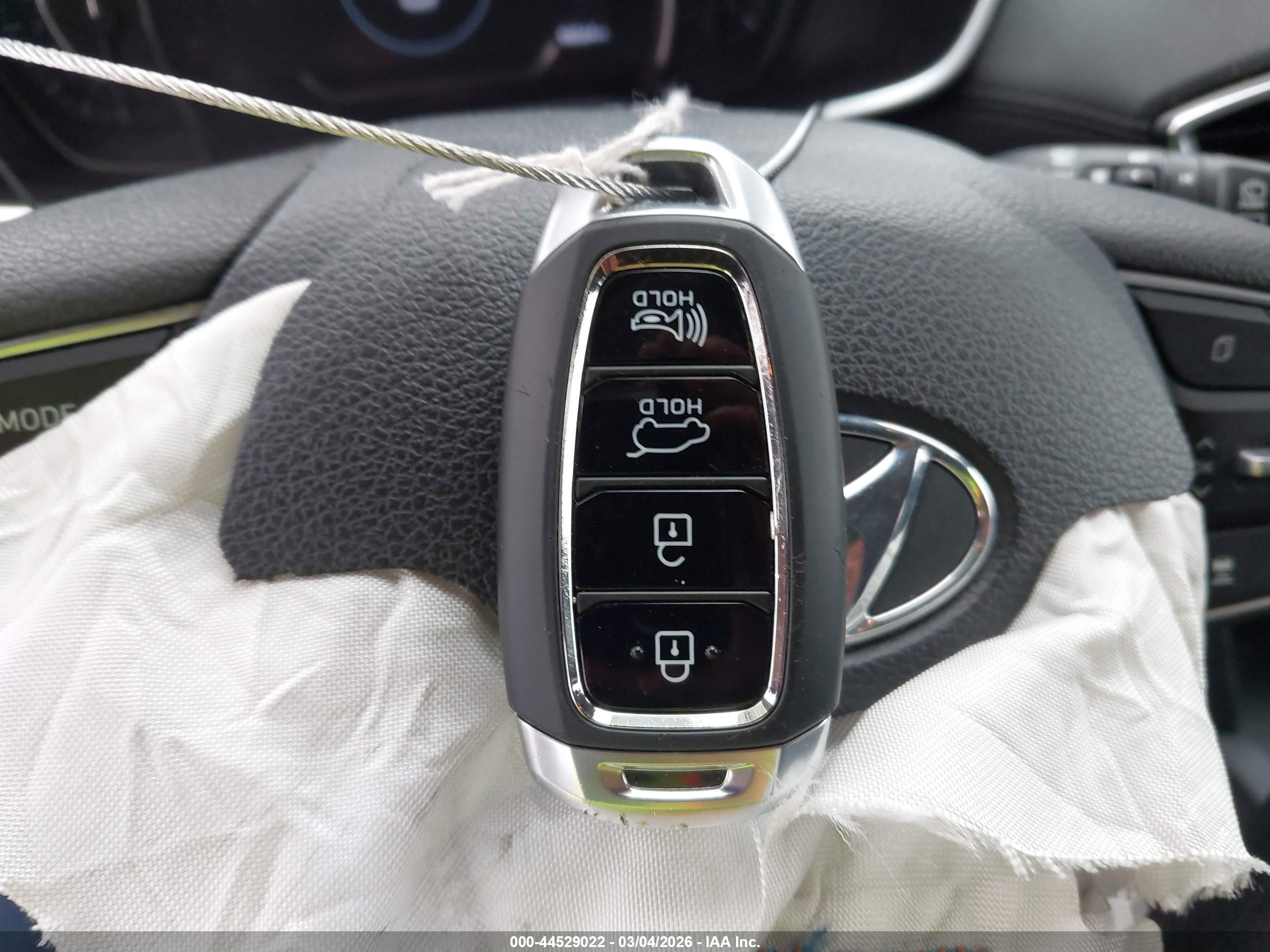 HYUNDAI SANTA image 11