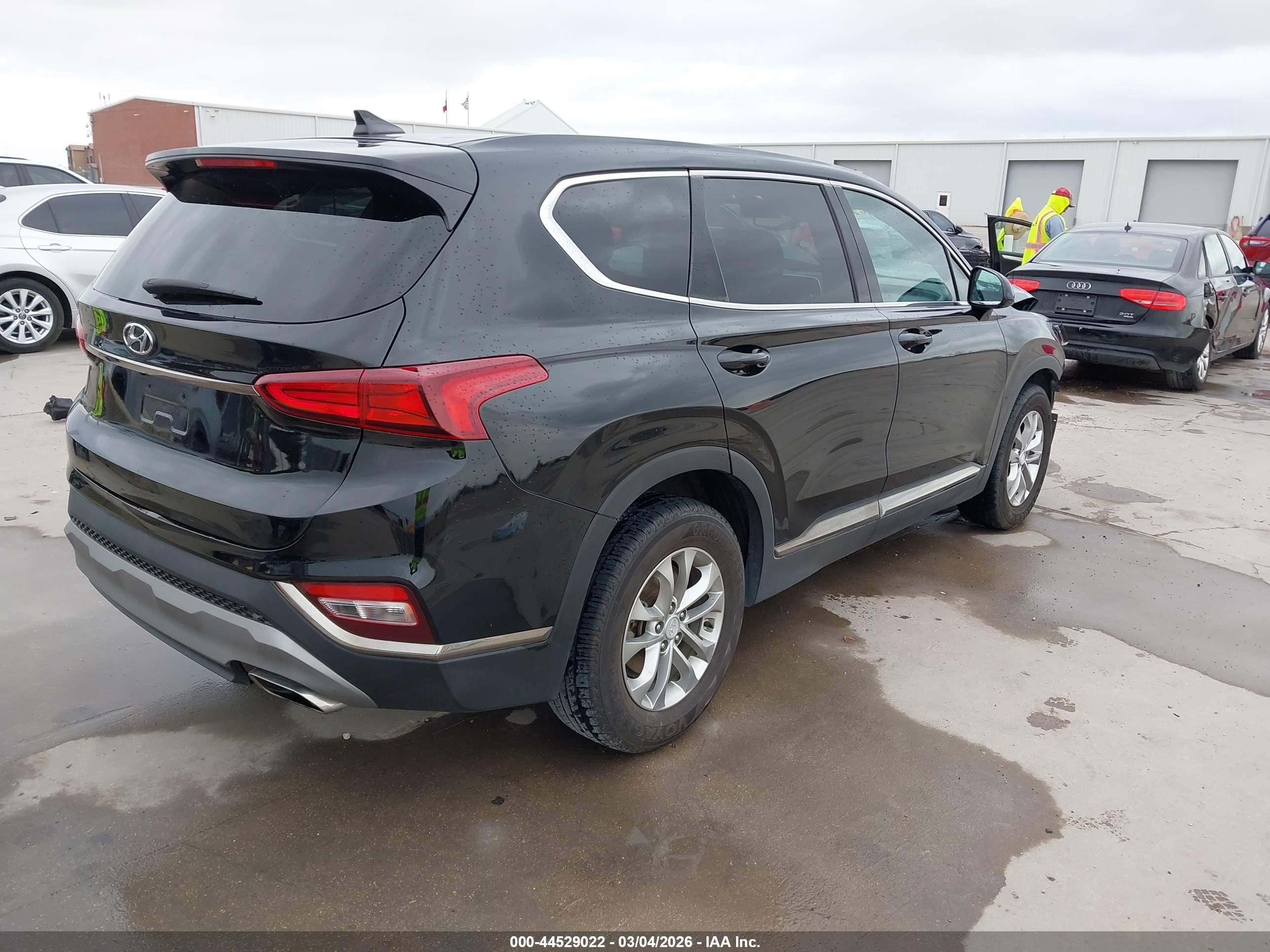 HYUNDAI SANTA image 4