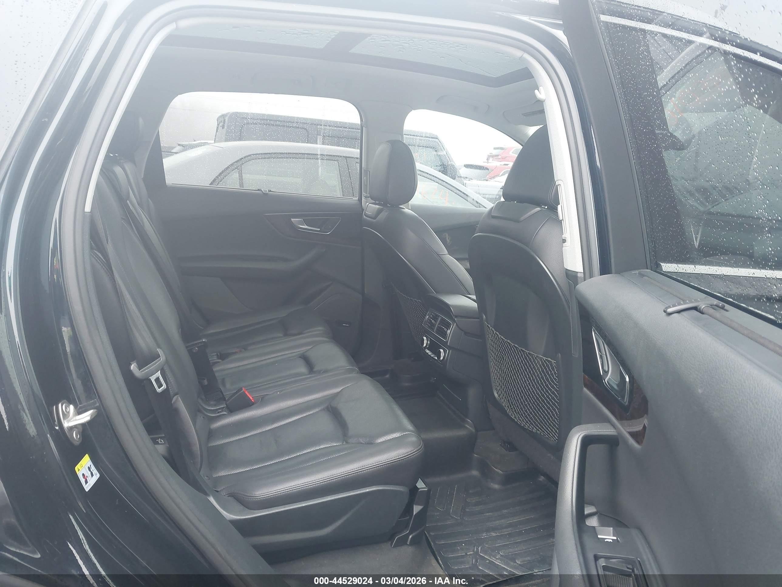 AUDI Q7 image 8