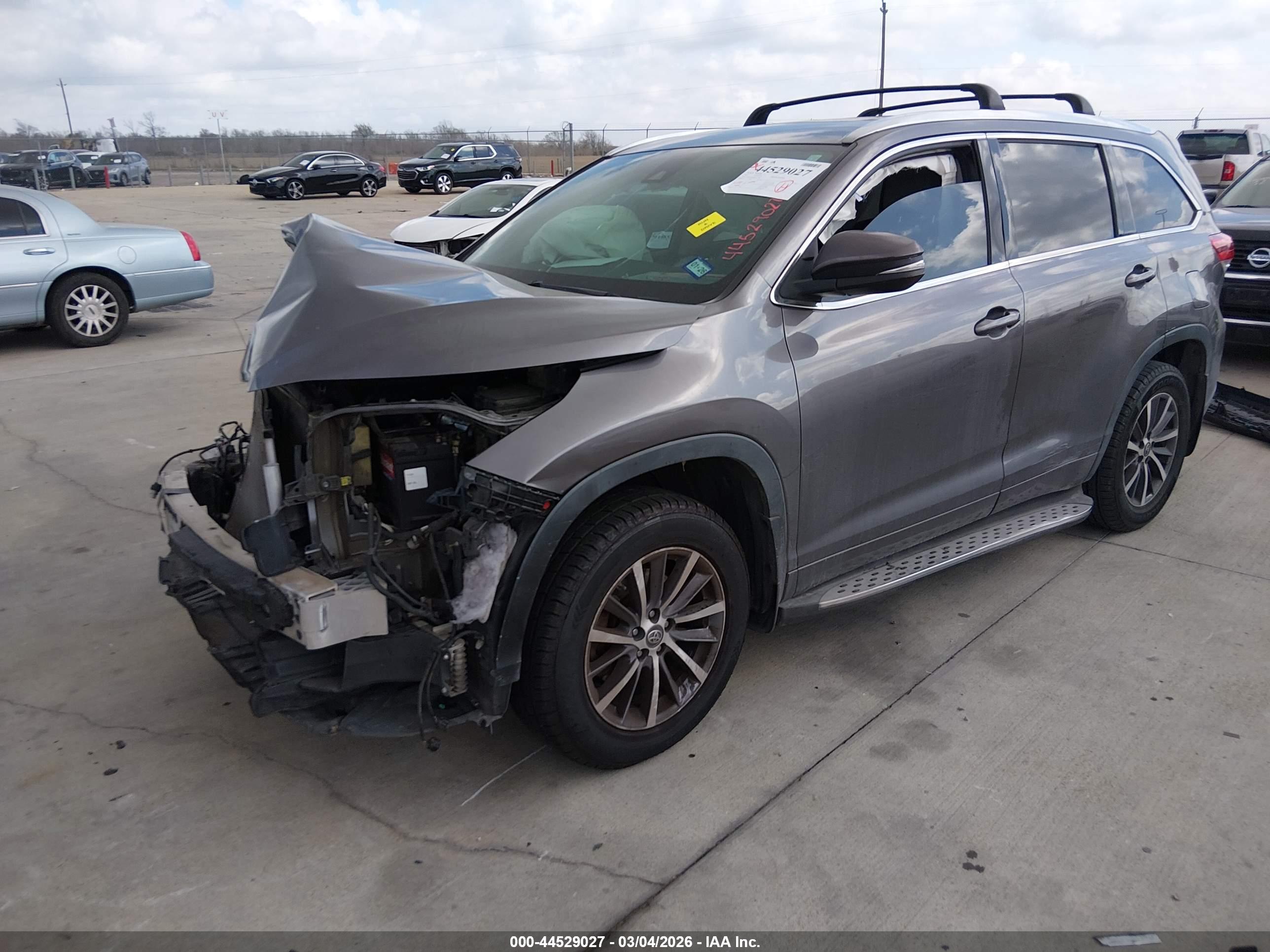 TOYOTA HIGHLANDER image 2