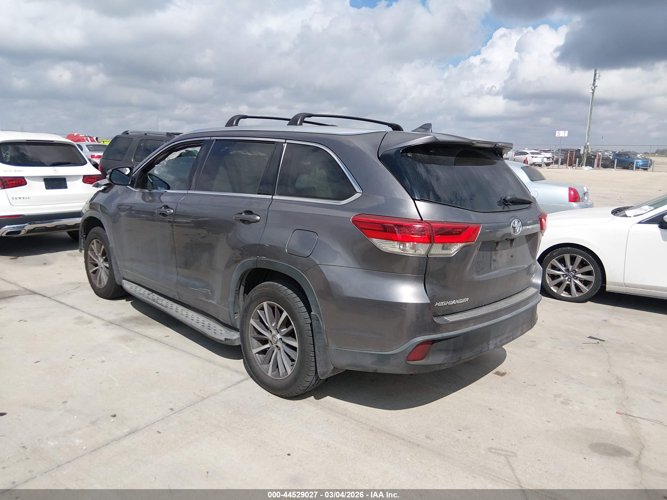 TOYOTA HIGHLANDER image 3