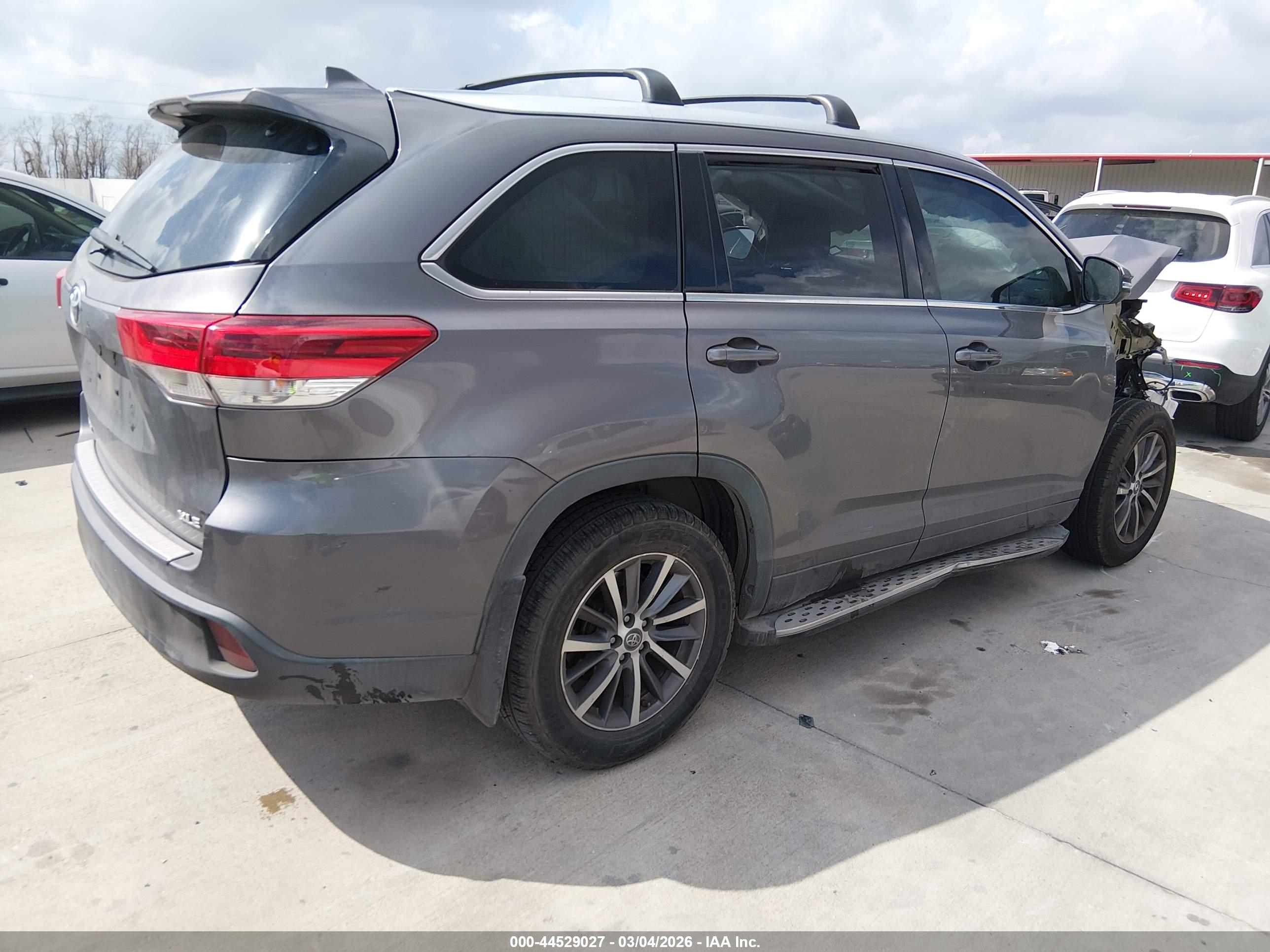 TOYOTA HIGHLANDER image 4