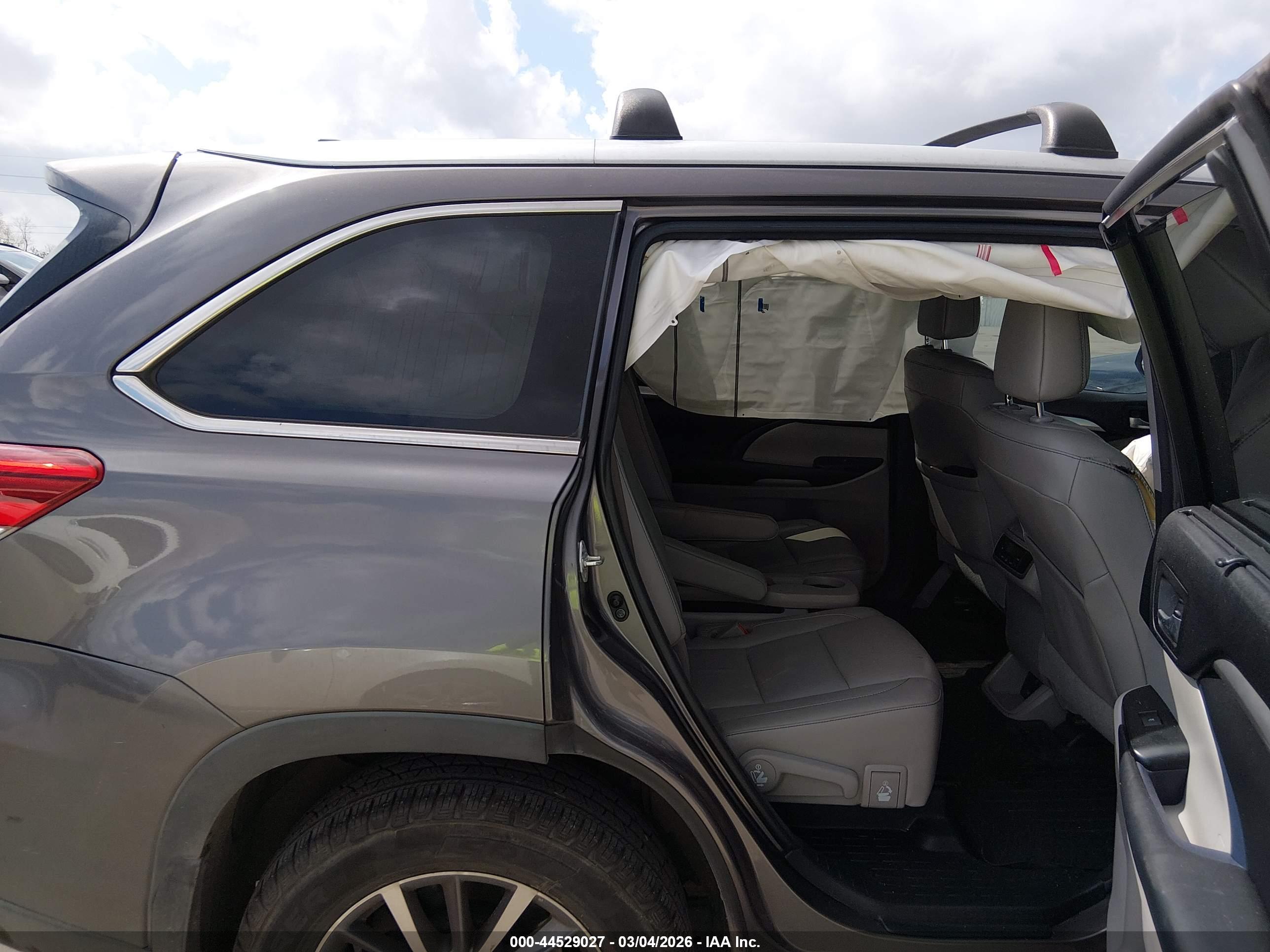 TOYOTA HIGHLANDER image 8