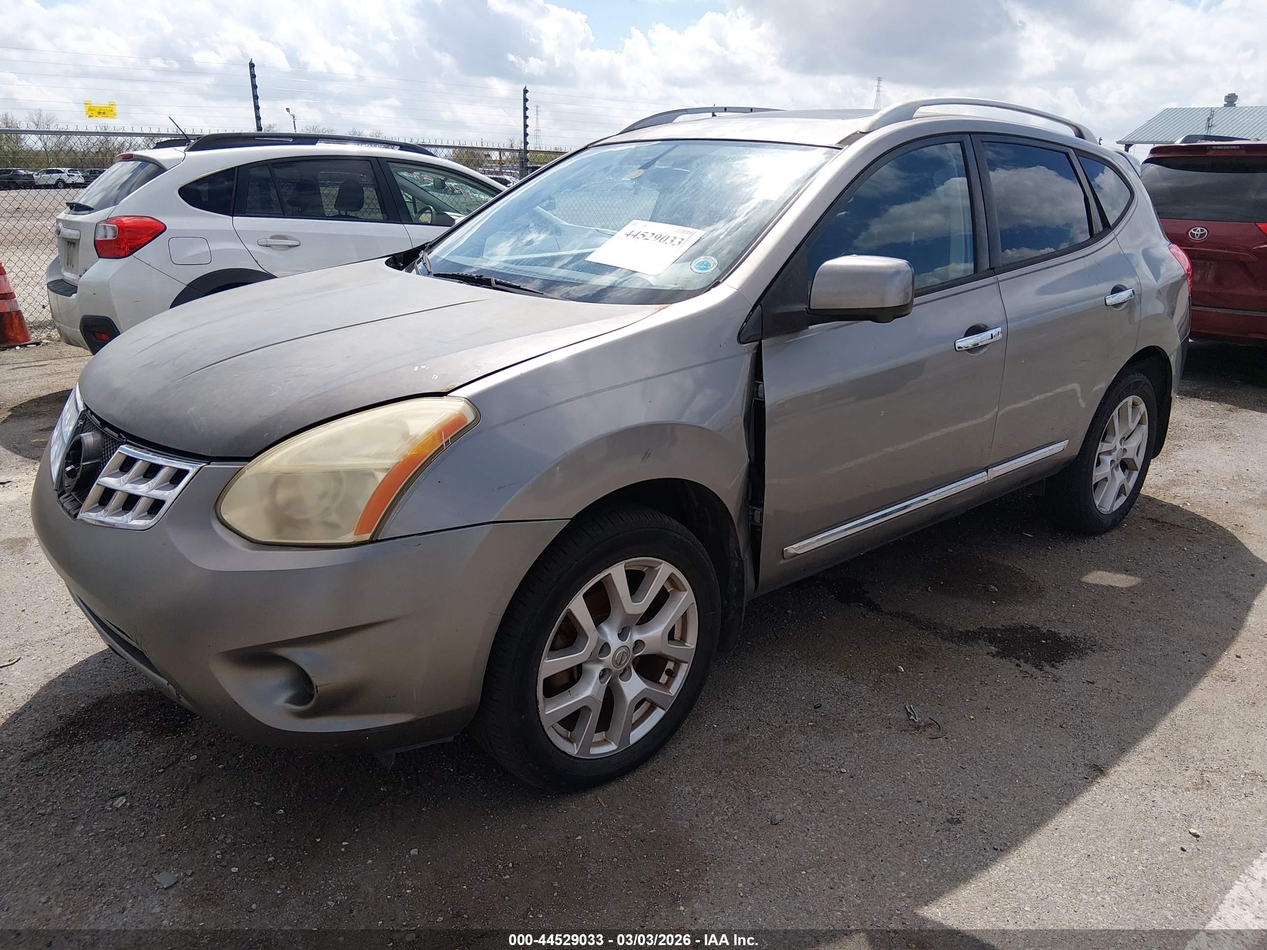 NISSAN ROGUE image 2