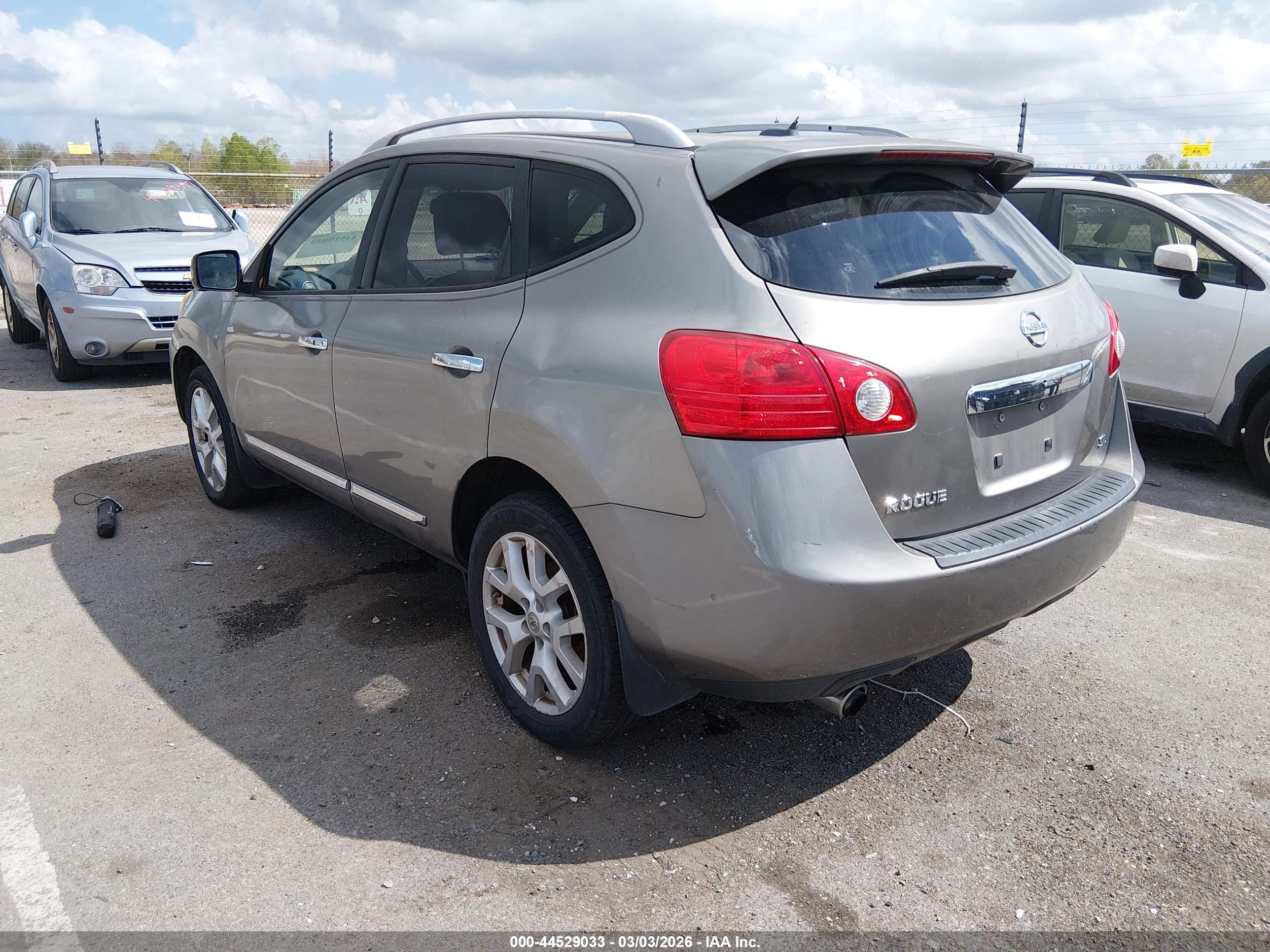 NISSAN ROGUE image 3