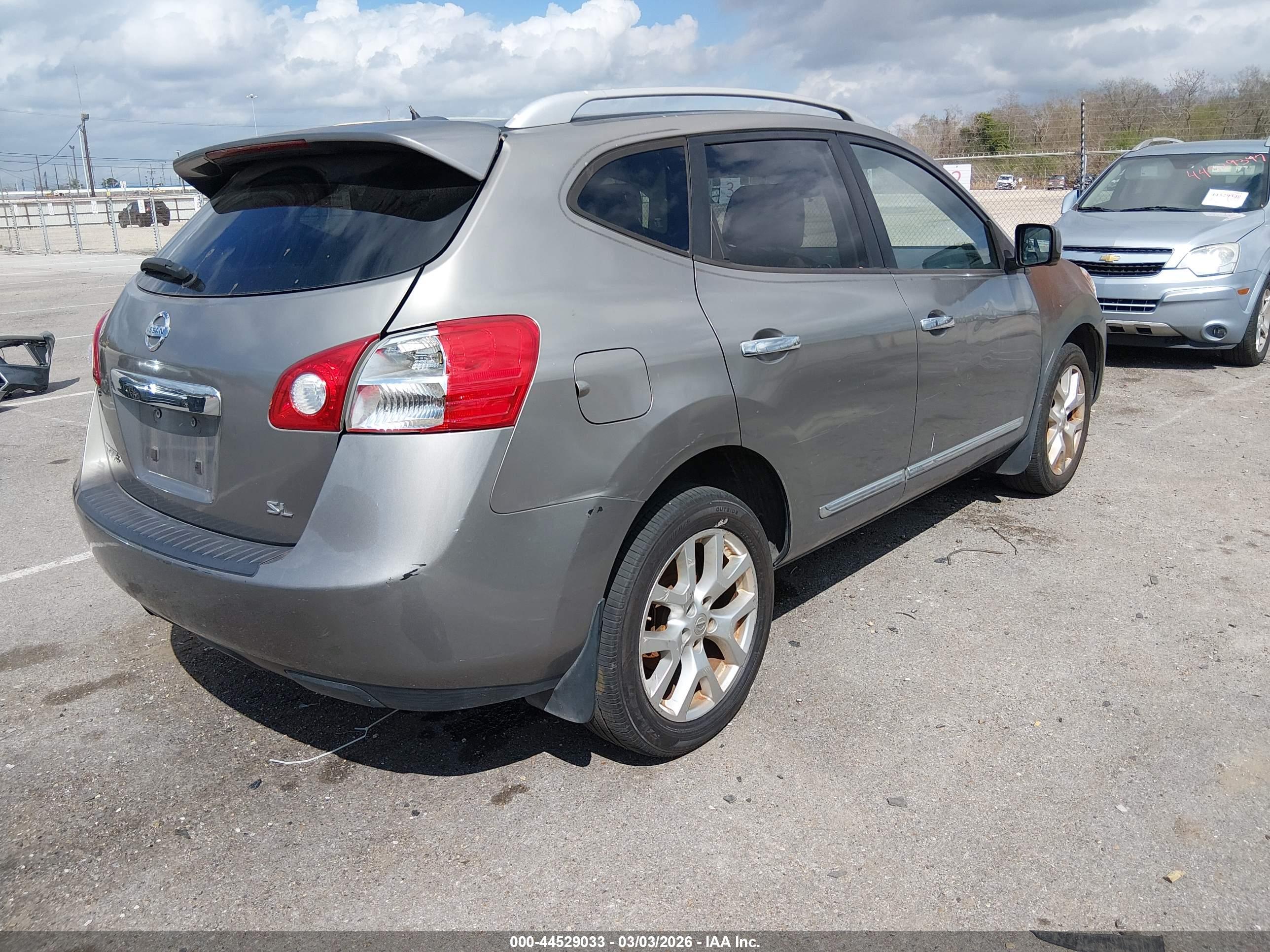 NISSAN ROGUE image 4