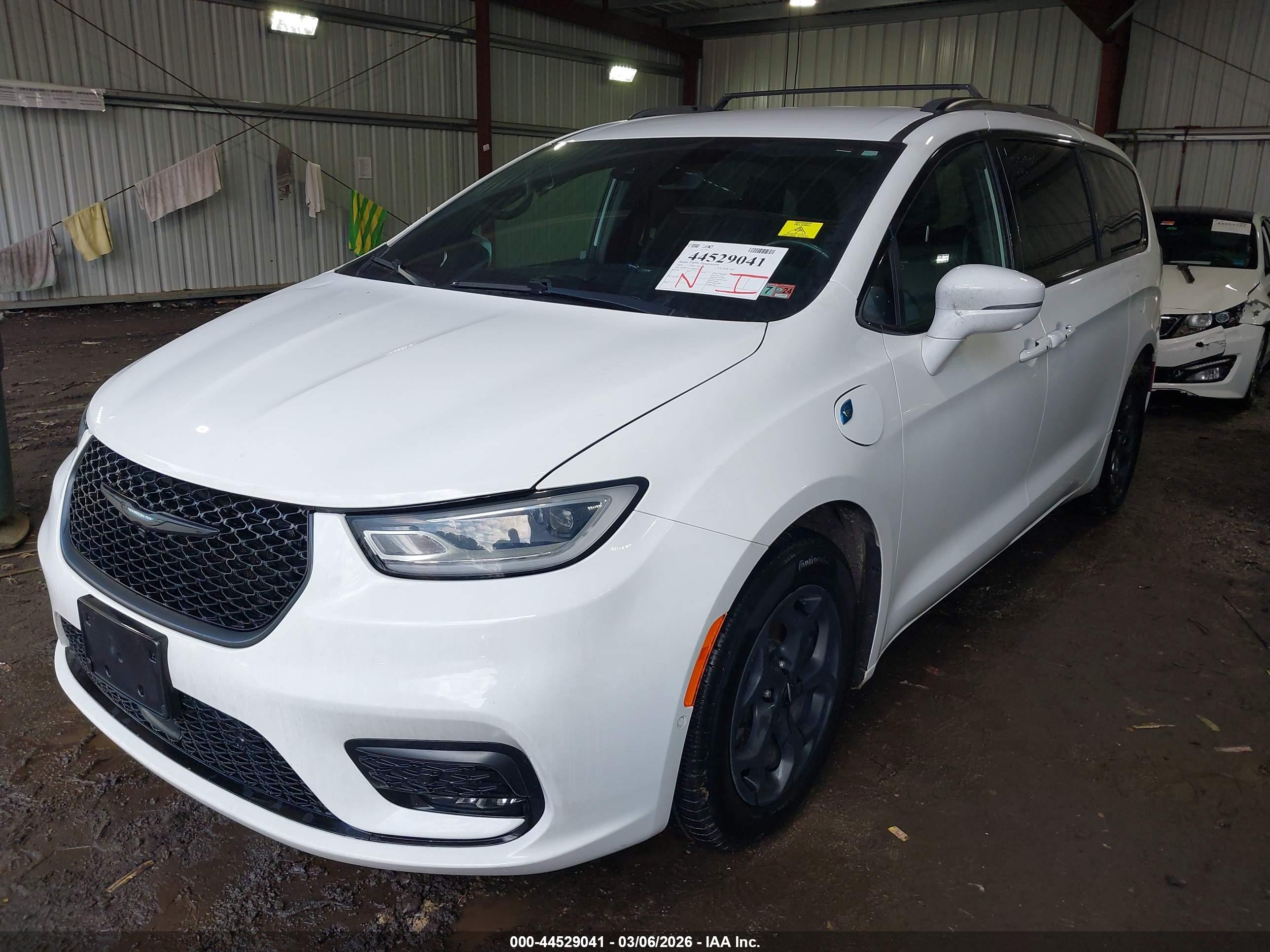 CHRYSLER PACIFICA image 2